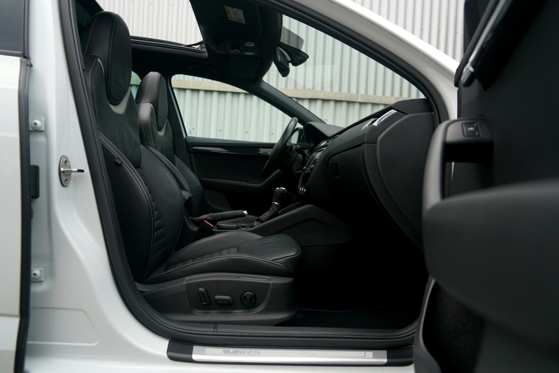 SKODA Octavia Combi 2.0 TSI RS DSG (CH)-image-10