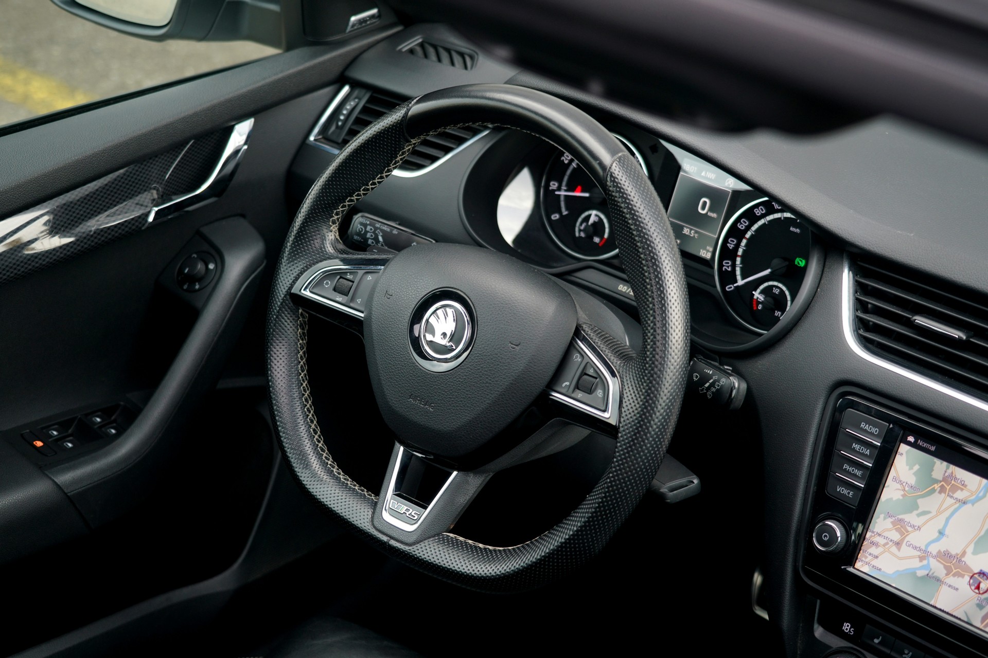 SKODA Octavia Combi 2.0 TSI RS DSG (CH)-image-5