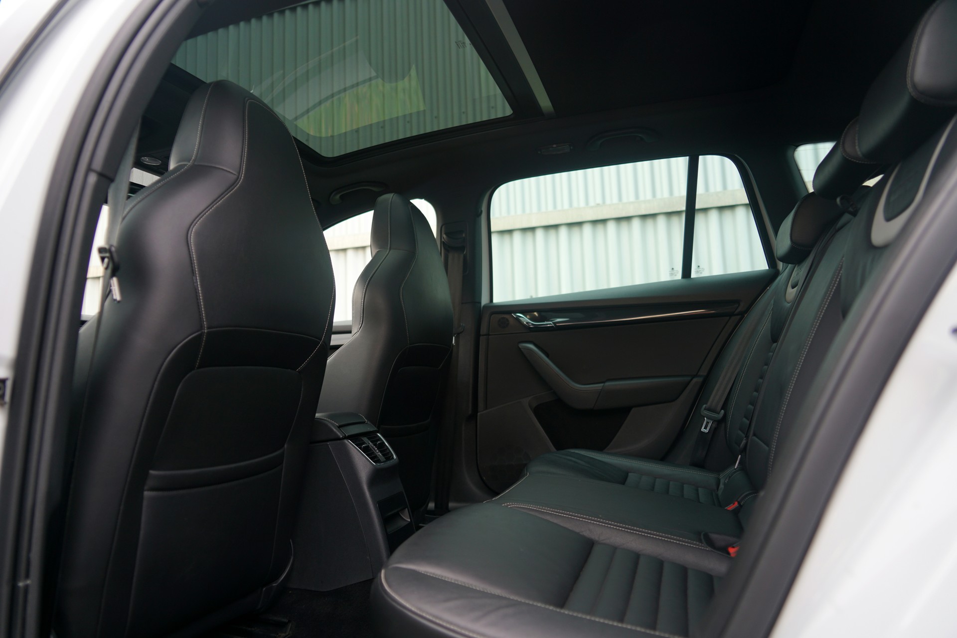 SKODA Octavia Combi 2.0 TSI RS DSG (CH)-image-9