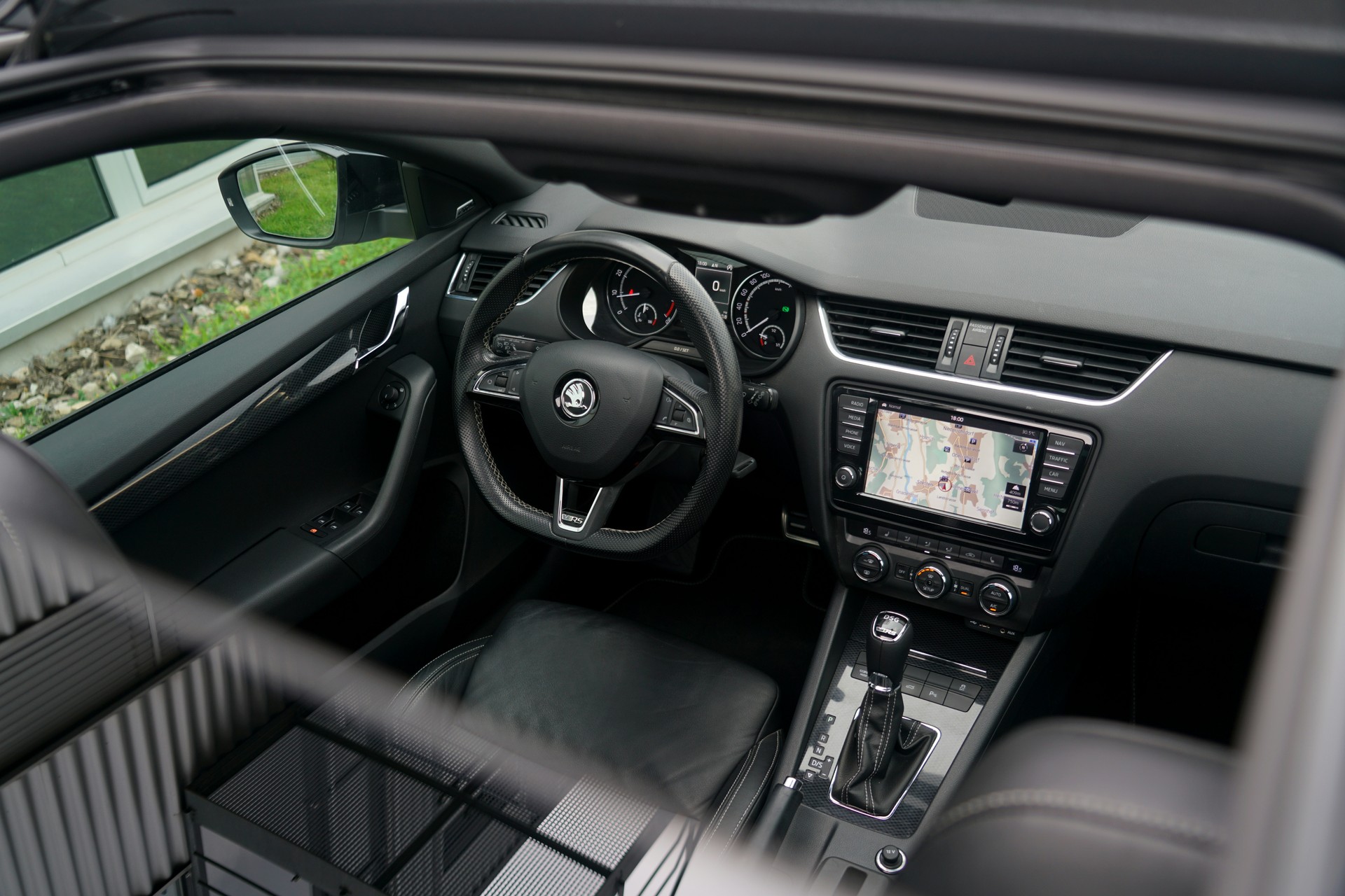 SKODA Octavia Combi 2.0 TSI RS DSG (CH)-image-4