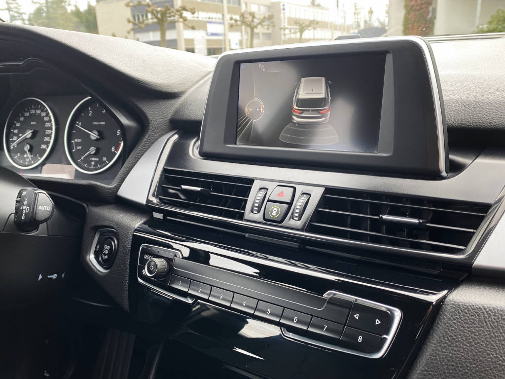 BMW 218d xDrive Gran Tourer-image-6