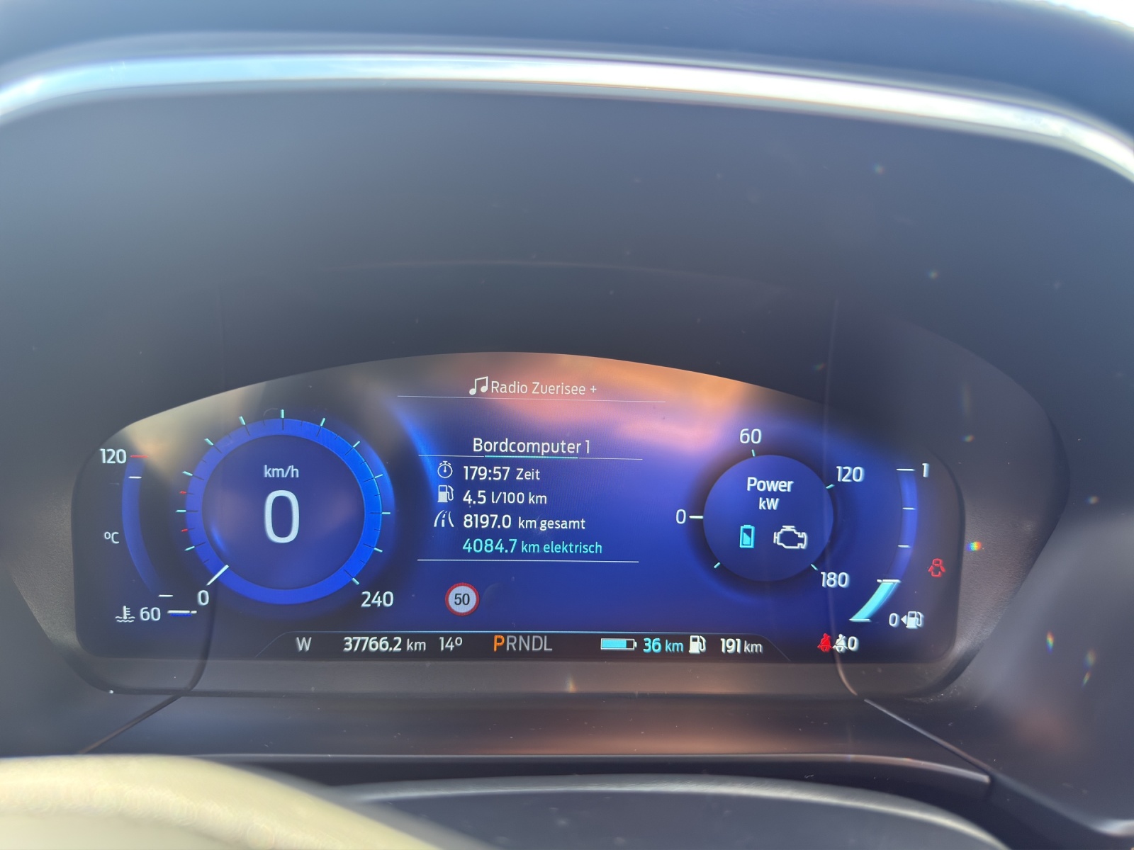 FORD Kuga 2.5 Plug-in Hybrid Vignale-image-11