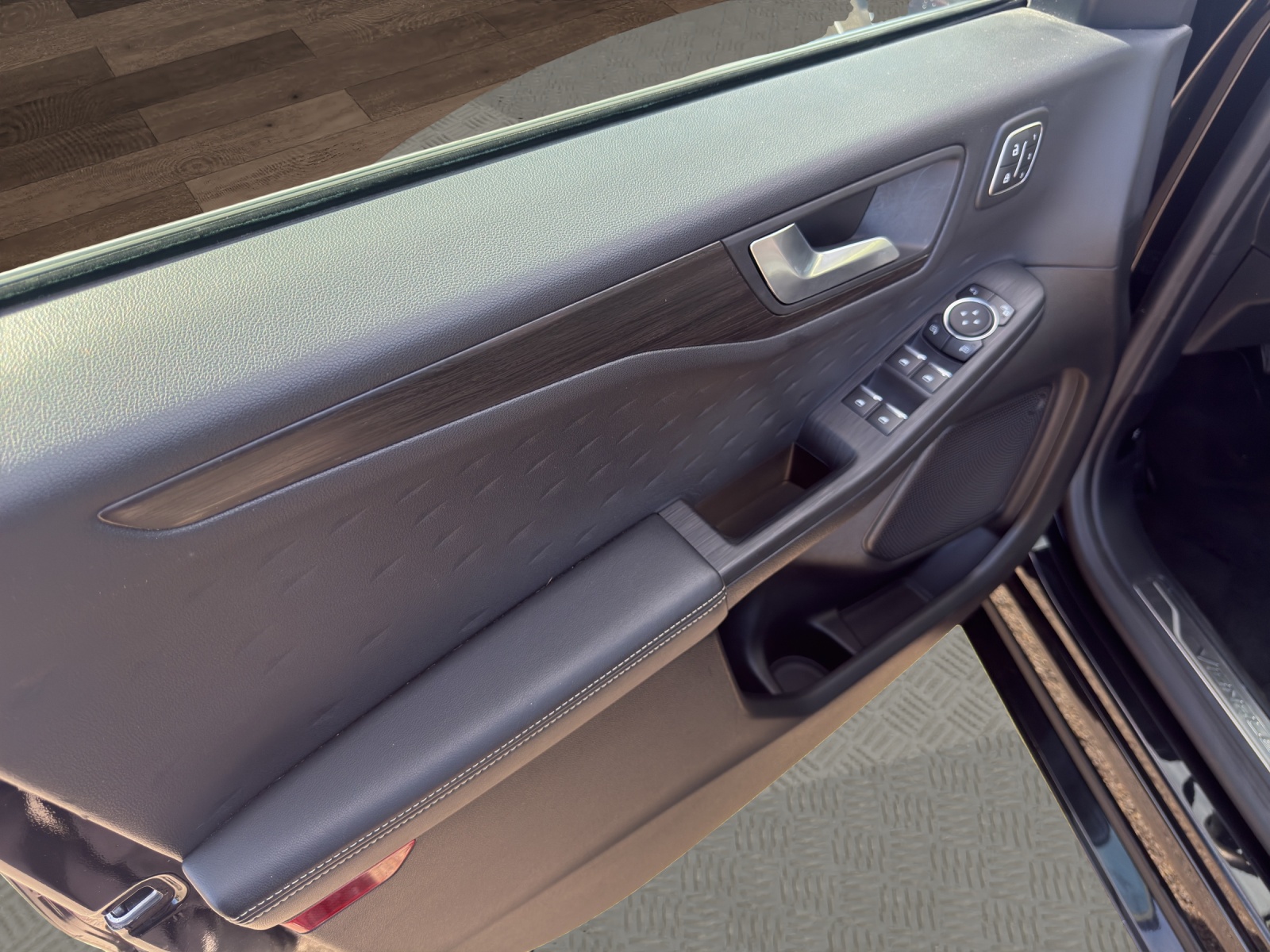 FORD Kuga 2.5 Plug-in Hybrid Vignale-image-13