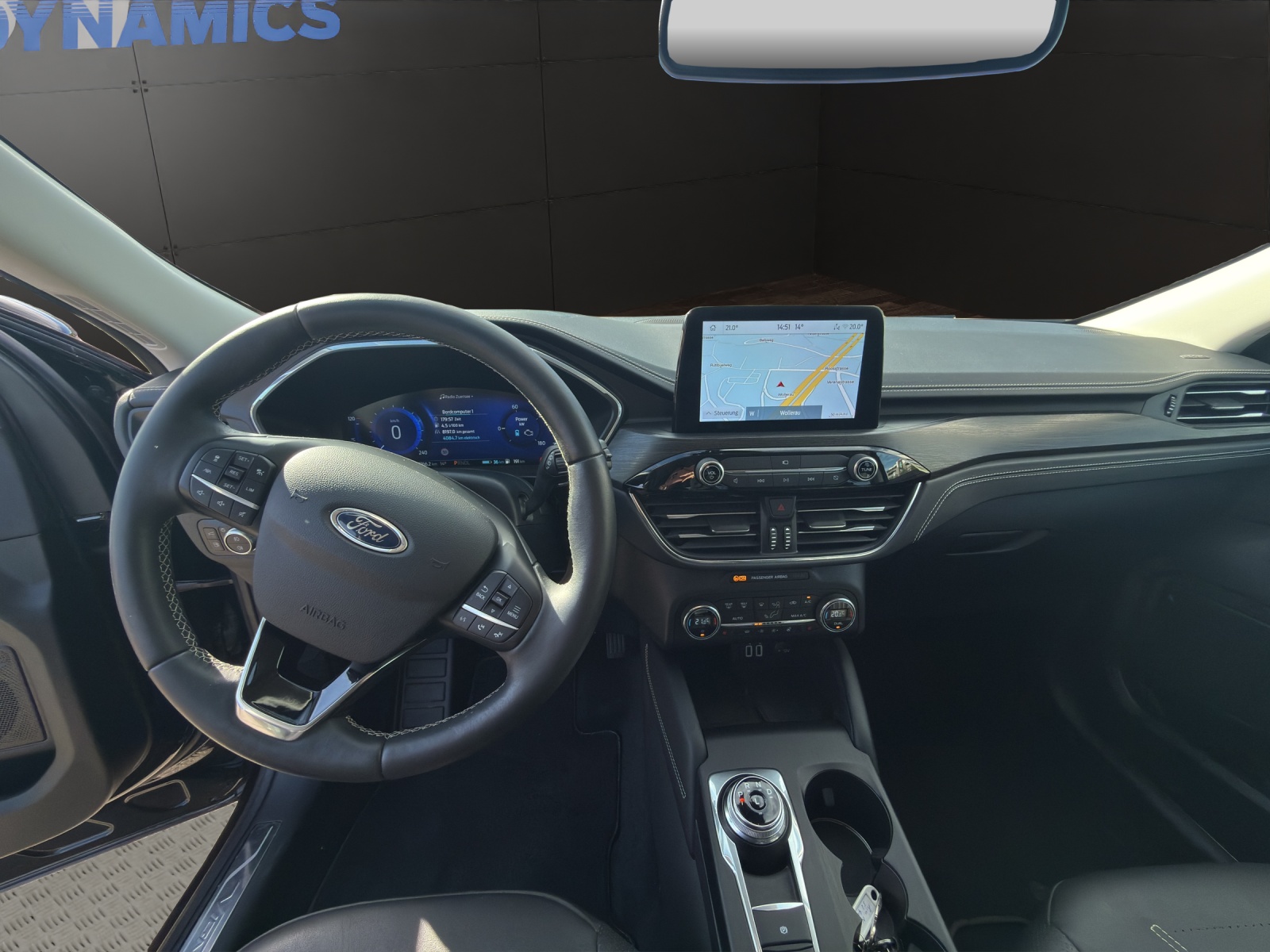 FORD Kuga 2.5 Plug-in Hybrid Vignale-image-9