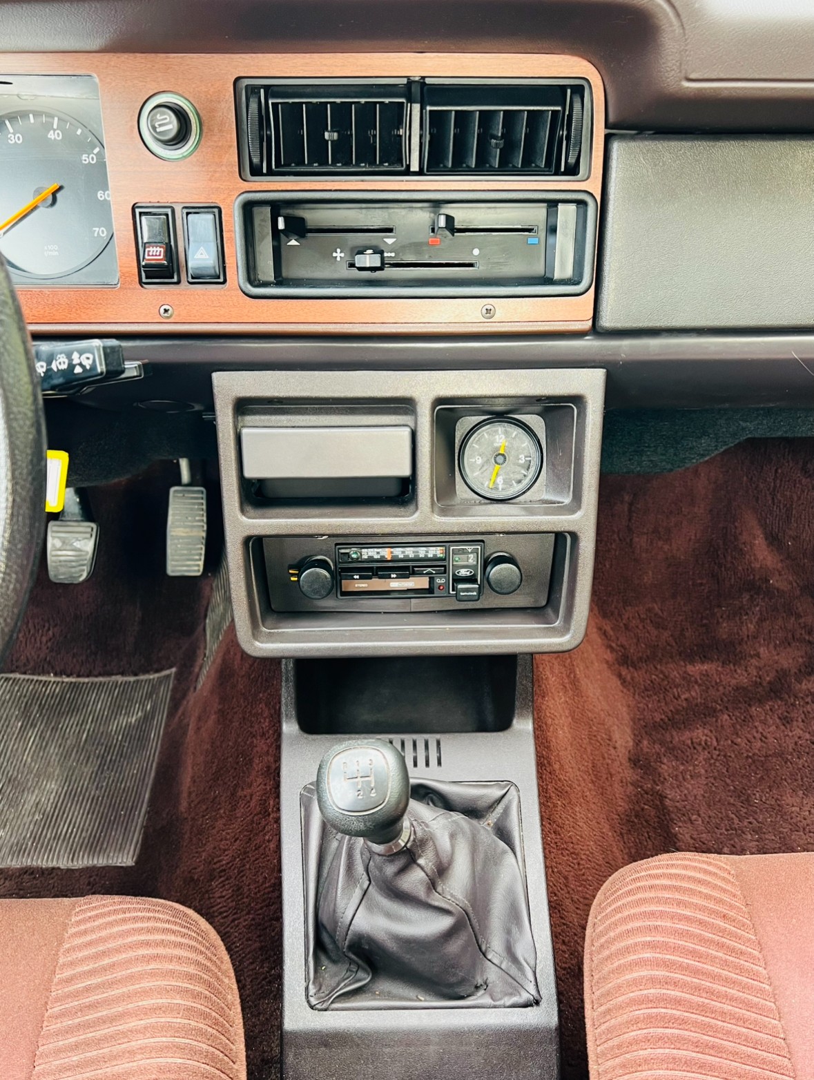 FORD 2300 V6 Ghia-image-9
