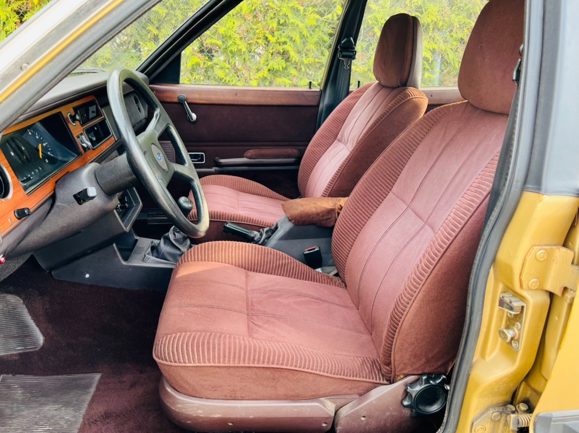 FORD 2300 V6 Ghia-image-11