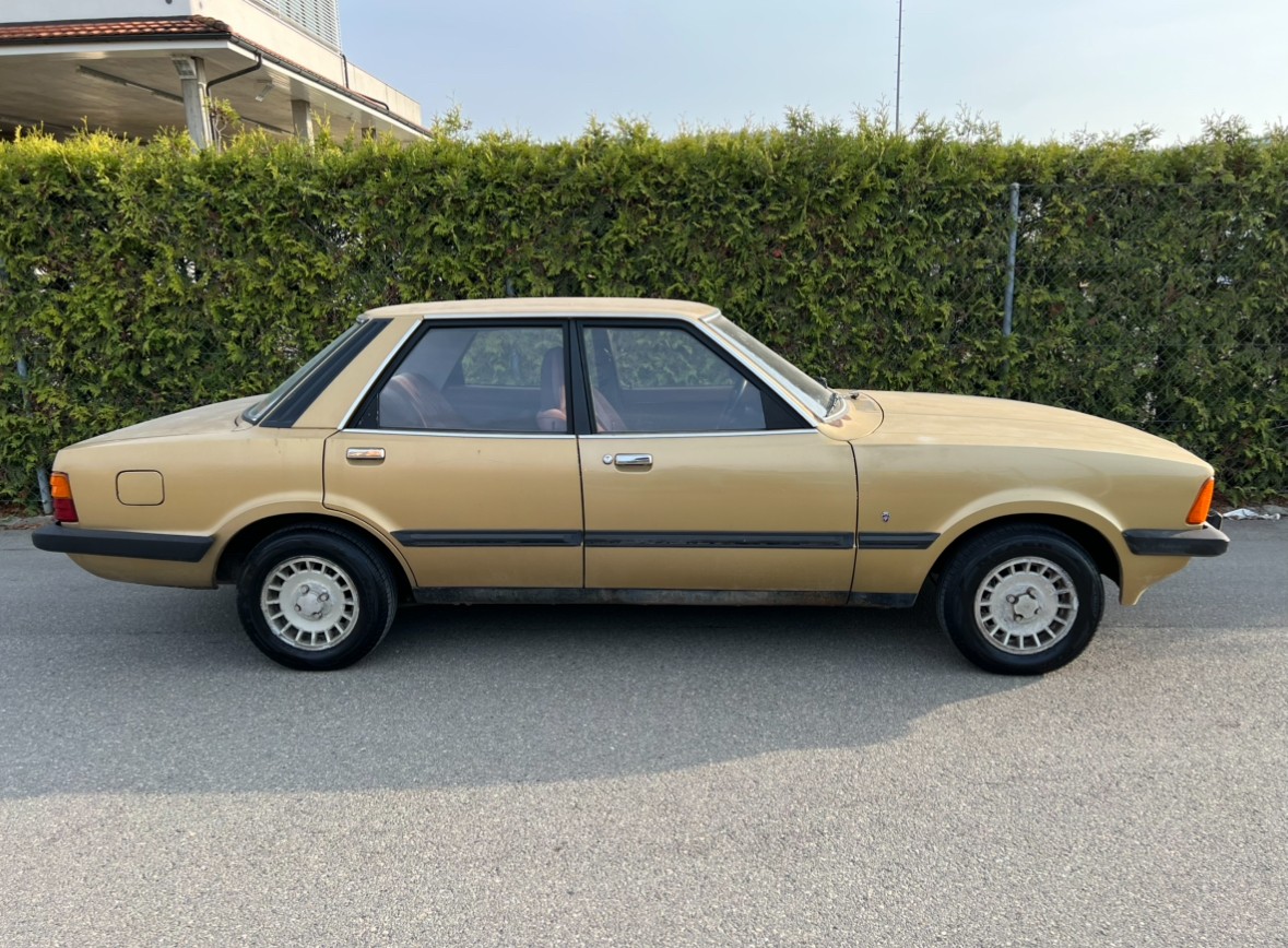 FORD 2300 V6 Ghia-image-7