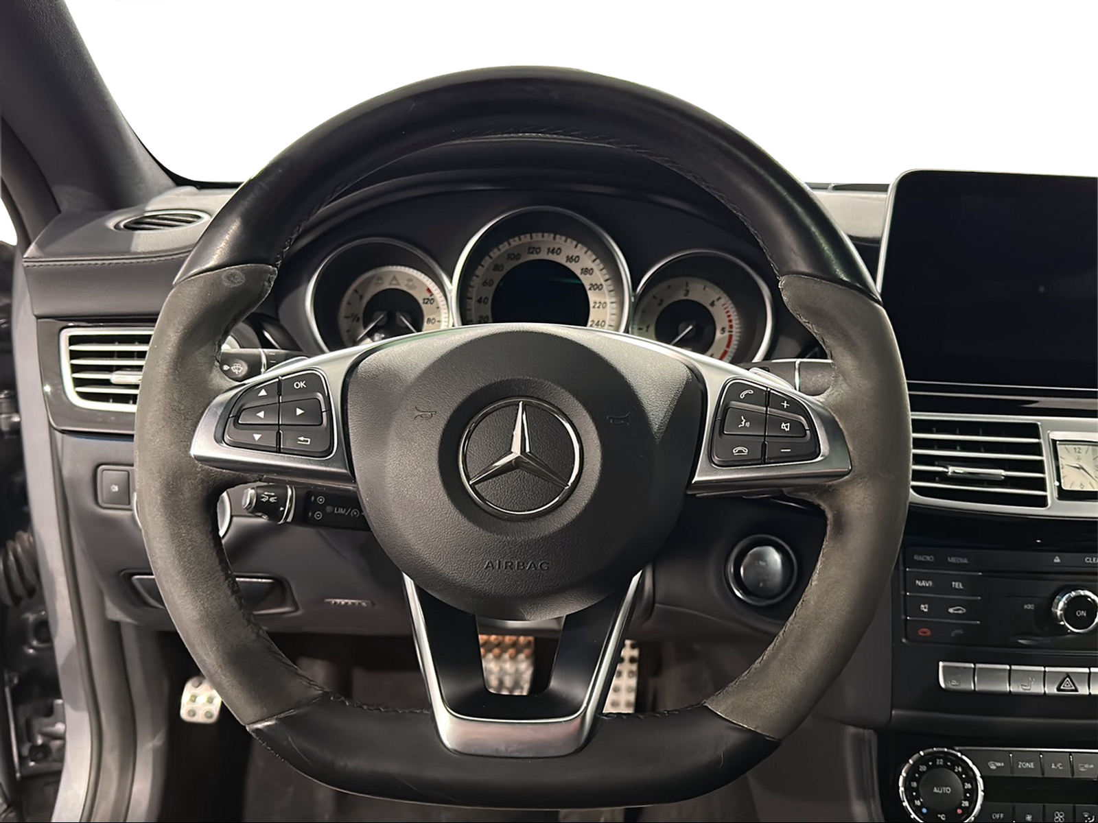 MERCEDES-BENZ CLS Shooting Brake 350 d 4Matic 9G-Tronic-image-22