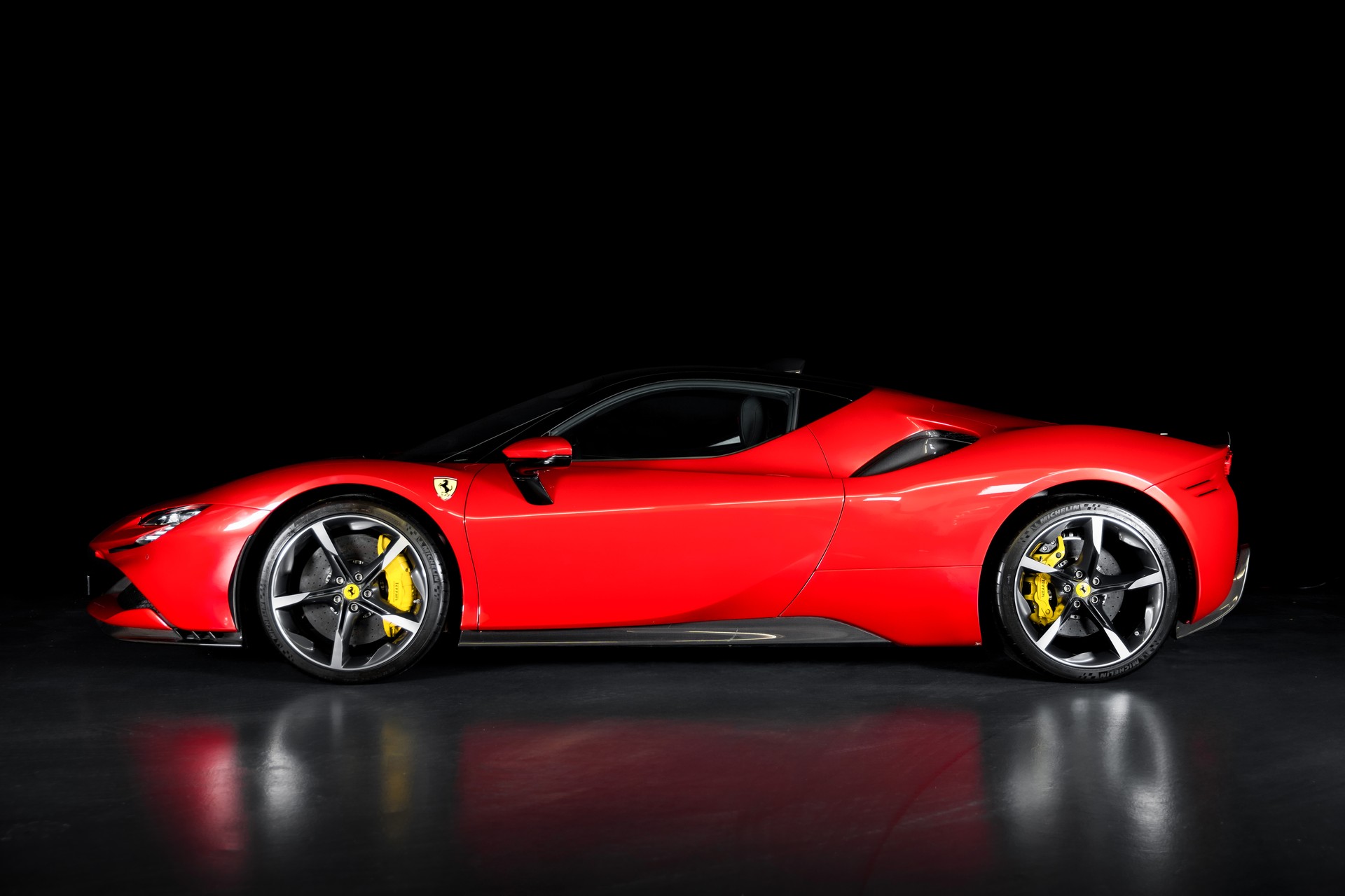 FERRARI SF90 Stradale-showroom-element-2