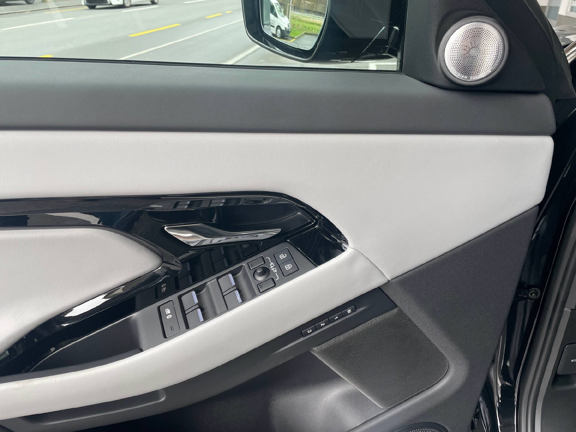 LAND ROVER Range Rover Evoque 1.5 T 300e Autobiography-image-5