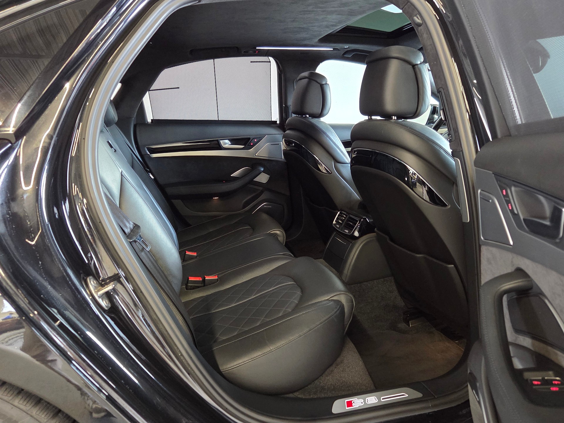 AUDI S8 4.0 V8 TFSI quattro T-Tronic-image-10