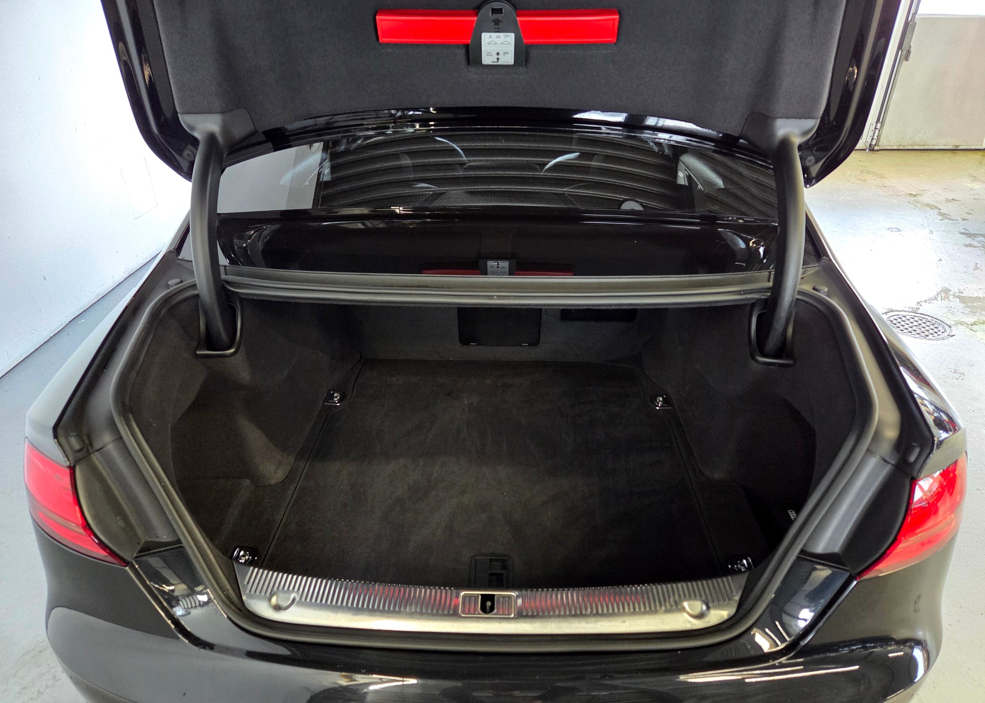 AUDI S8 4.0 V8 TFSI quattro T-Tronic-image-19