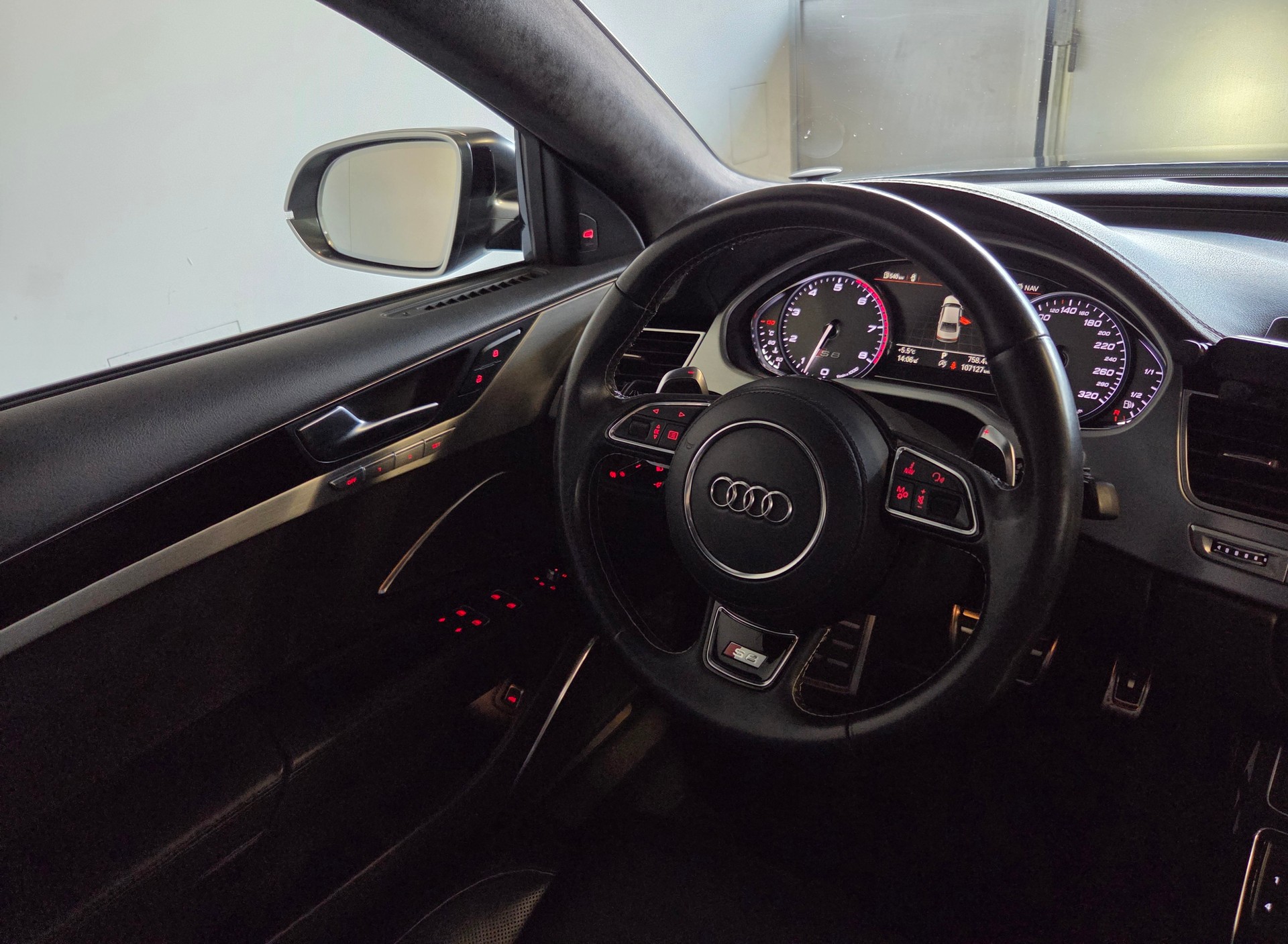 AUDI S8 4.0 V8 TFSI quattro T-Tronic-image-8