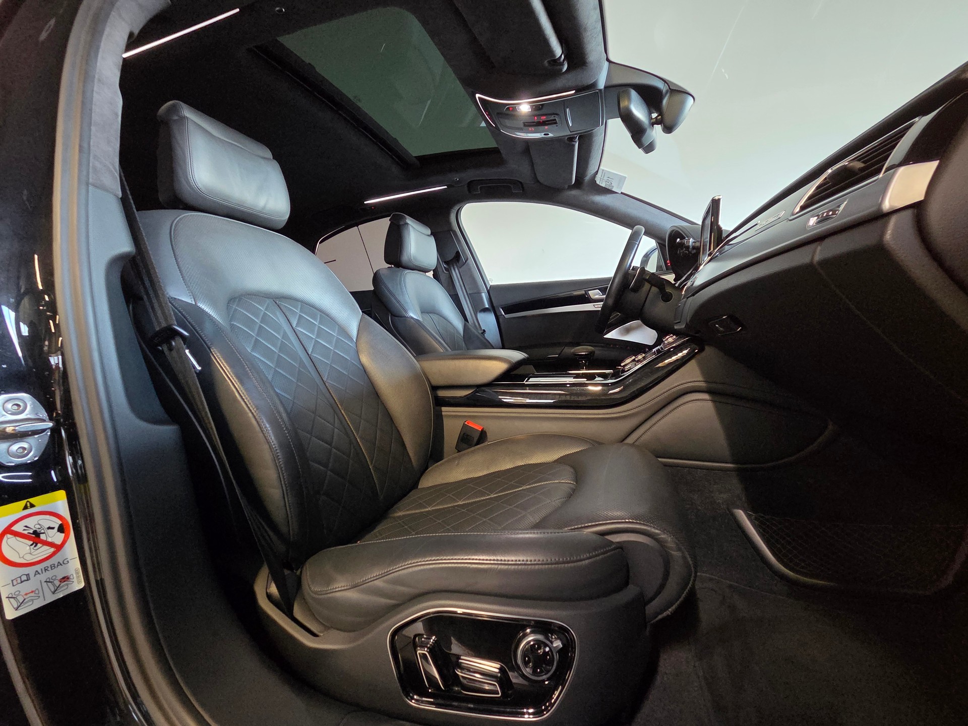 AUDI S8 4.0 V8 TFSI quattro T-Tronic-image-5