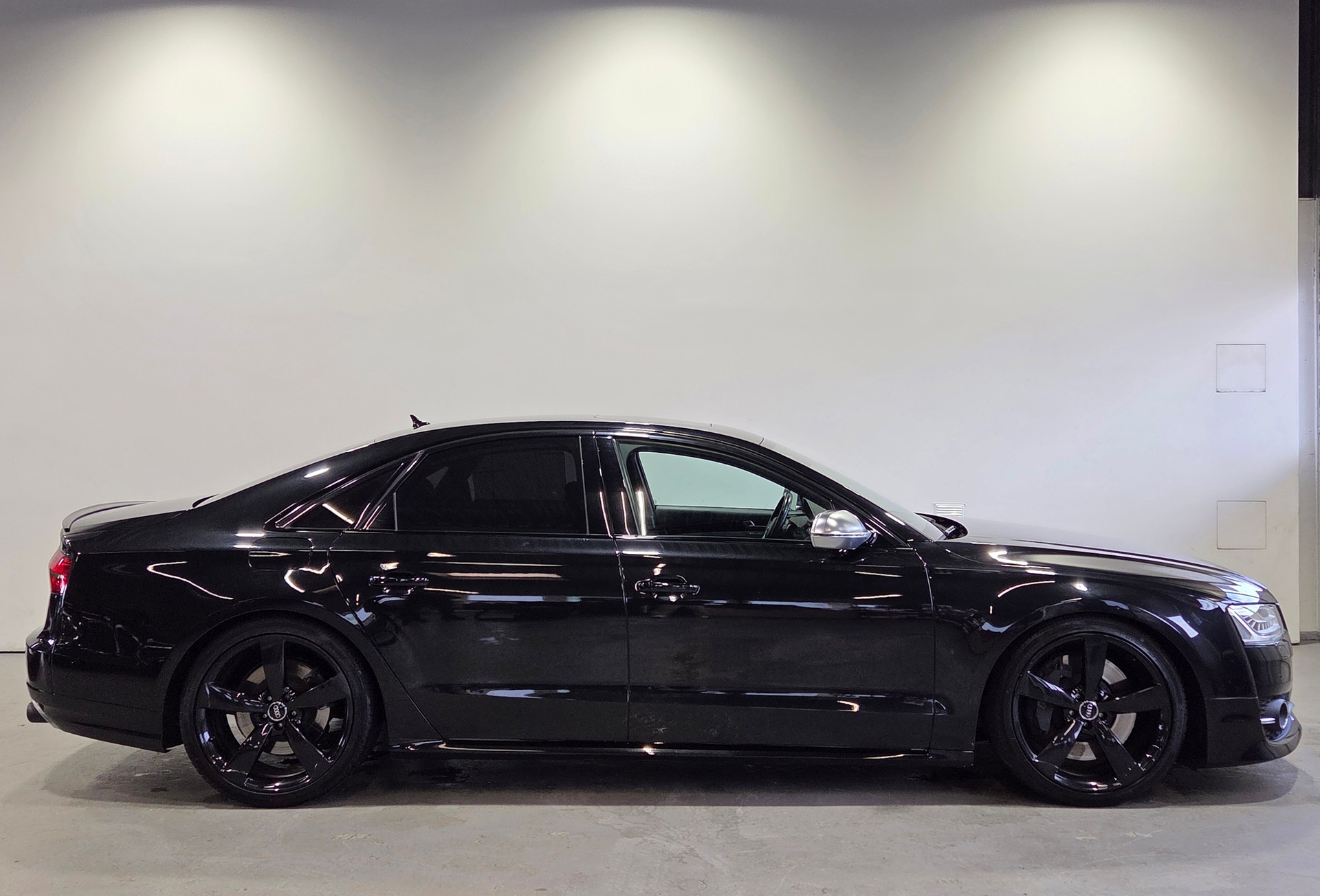 AUDI S8 4.0 V8 TFSI quattro T-Tronic-image-24