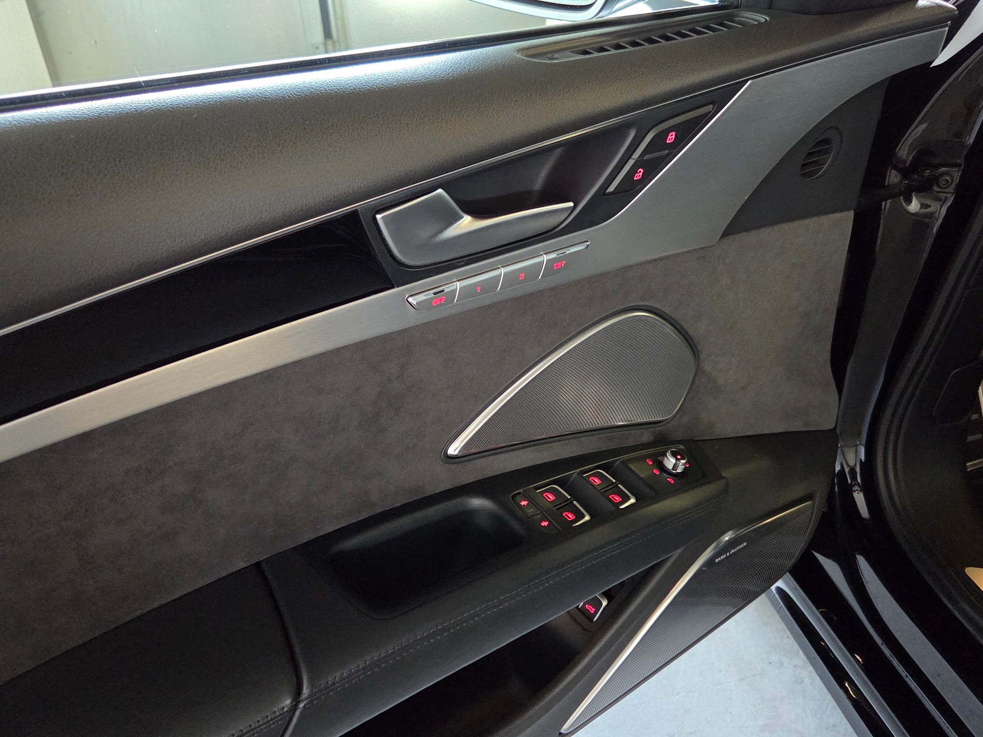 AUDI S8 4.0 V8 TFSI quattro T-Tronic-image-15