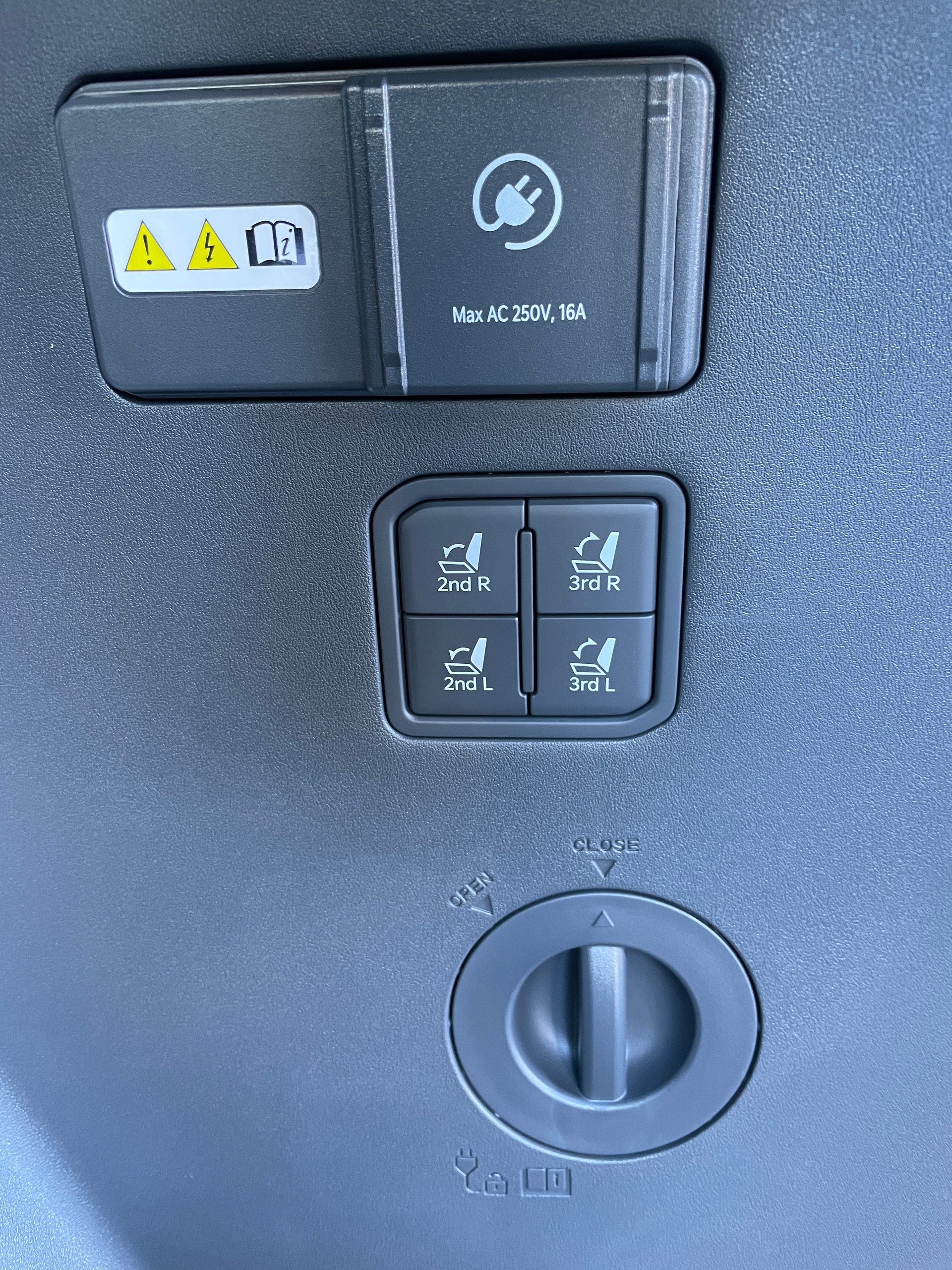 KIA EV9 99,8 kWh GT 4x4 mit Panoramaschiebedach, 7-Sitzer-image-8