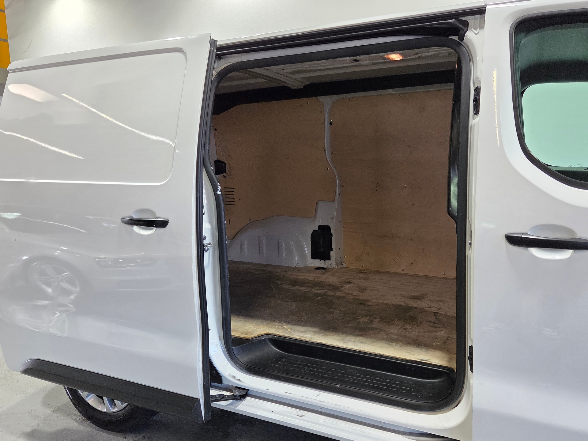 PEUGEOT Expert Kaw. Standard 1.6 BlueHDi 95 Allure S/S-image-6