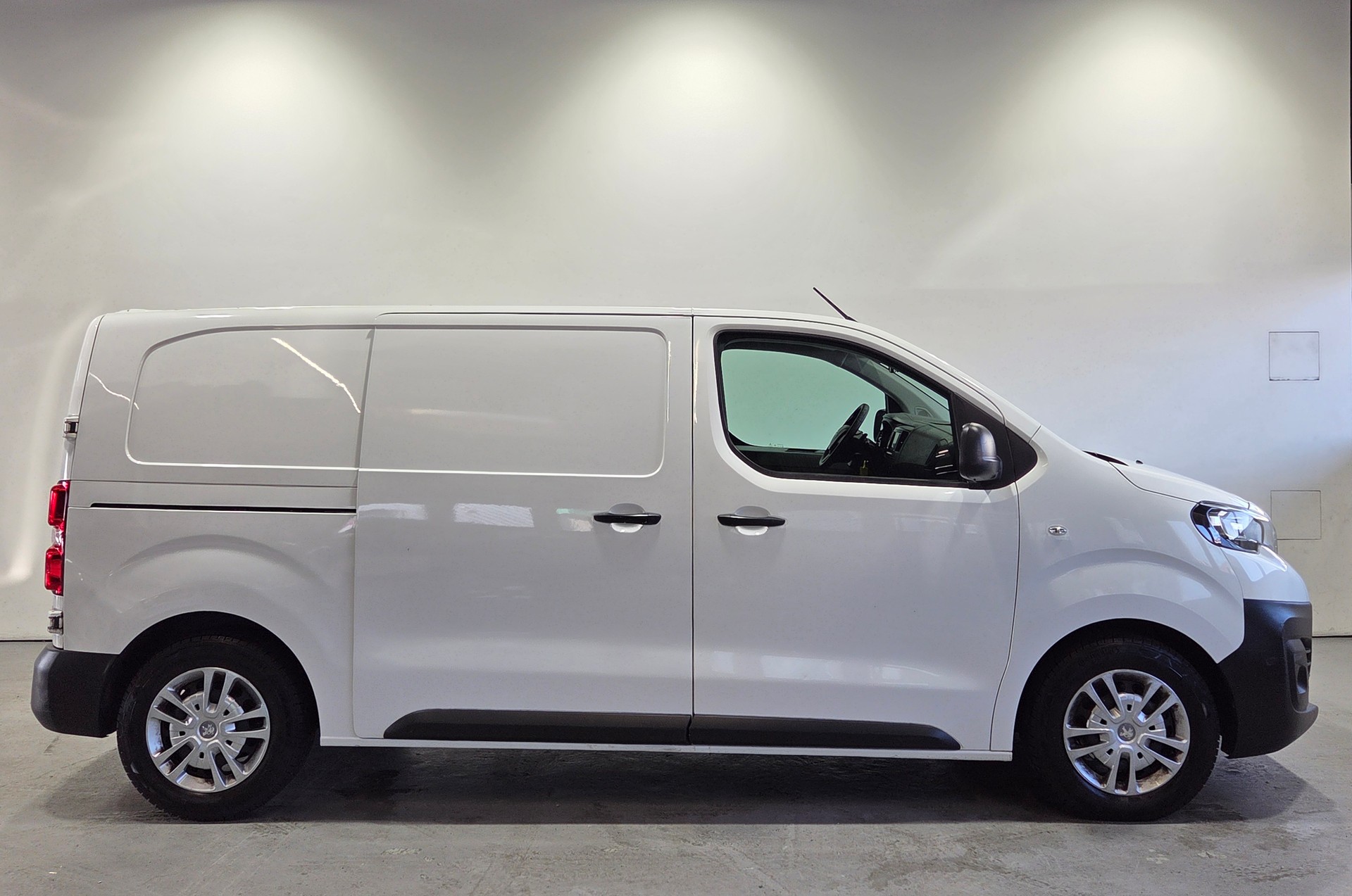 PEUGEOT Expert Kaw. Standard 1.6 BlueHDi 95 Allure S/S-showroom-element-1
