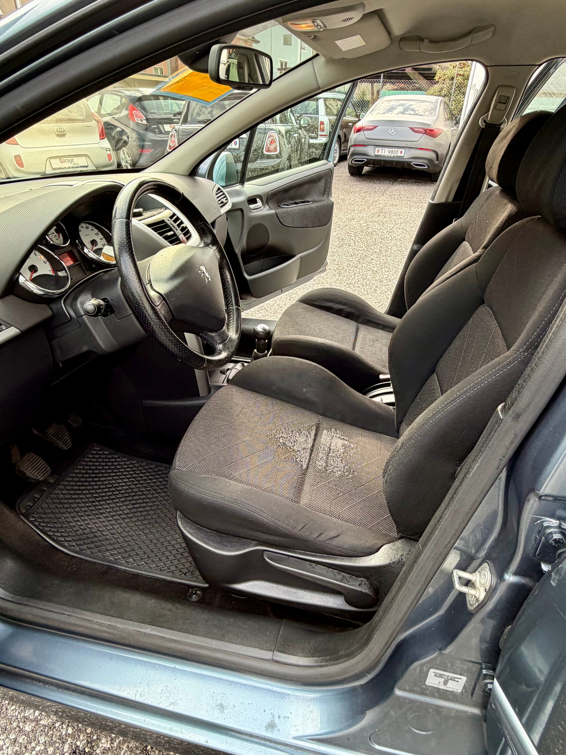 PEUGEOT 207 1.6 16V XS Premium-image-8