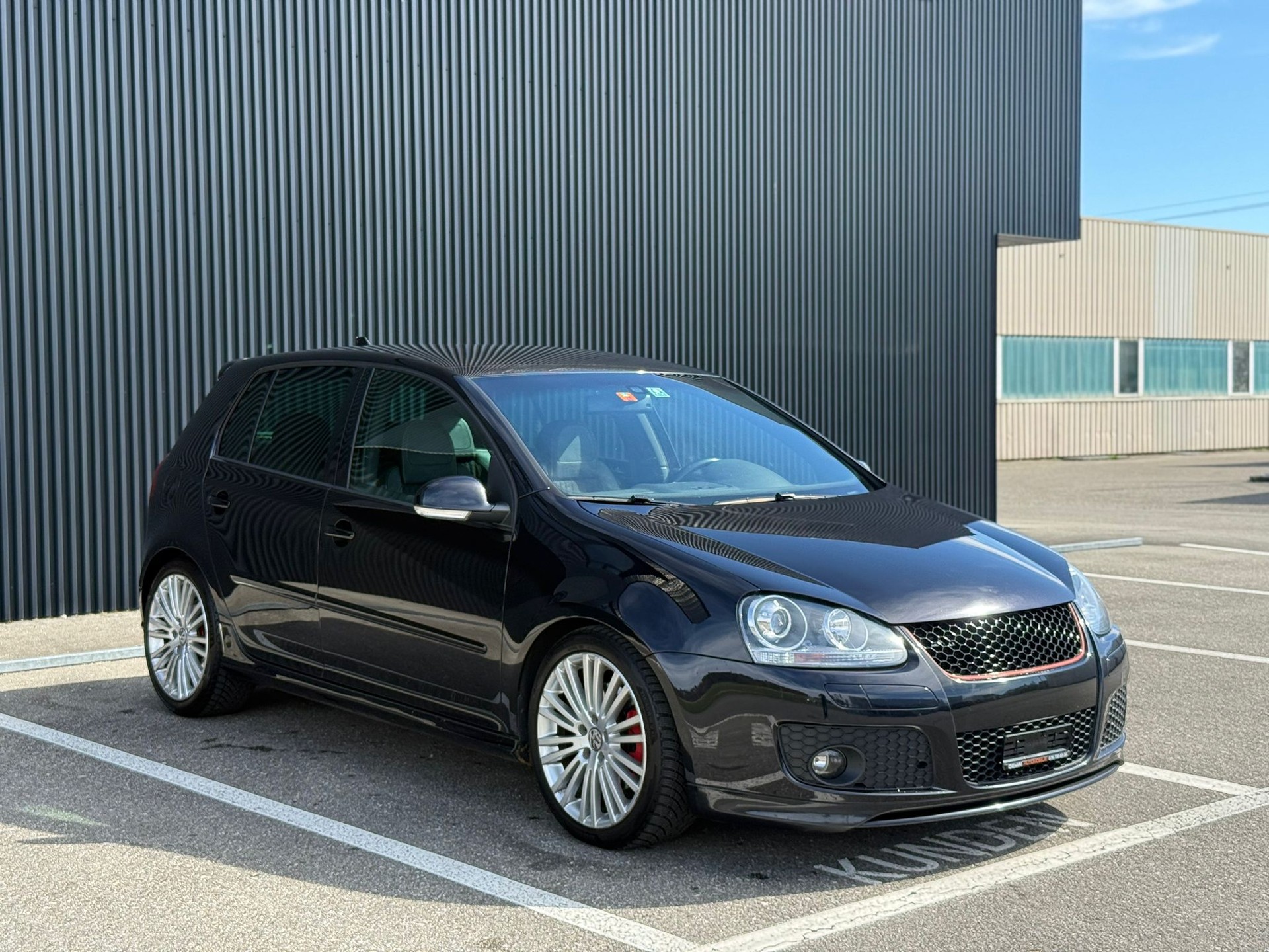 VW Golf 2.0 TFSI GTI Pirelli-image-2