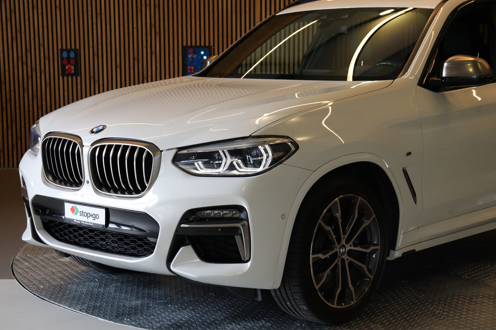 BMW X3 M40d Individual Steptronic-showroom-element-1