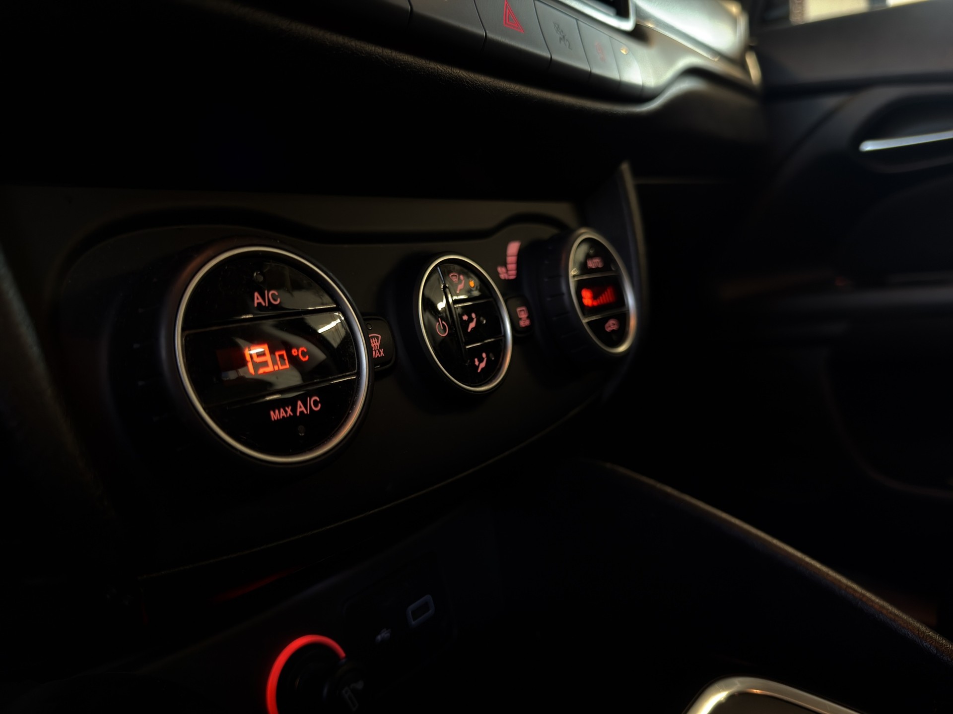 FIAT Tipo 1.6 JTD Lounge DCT-image-14