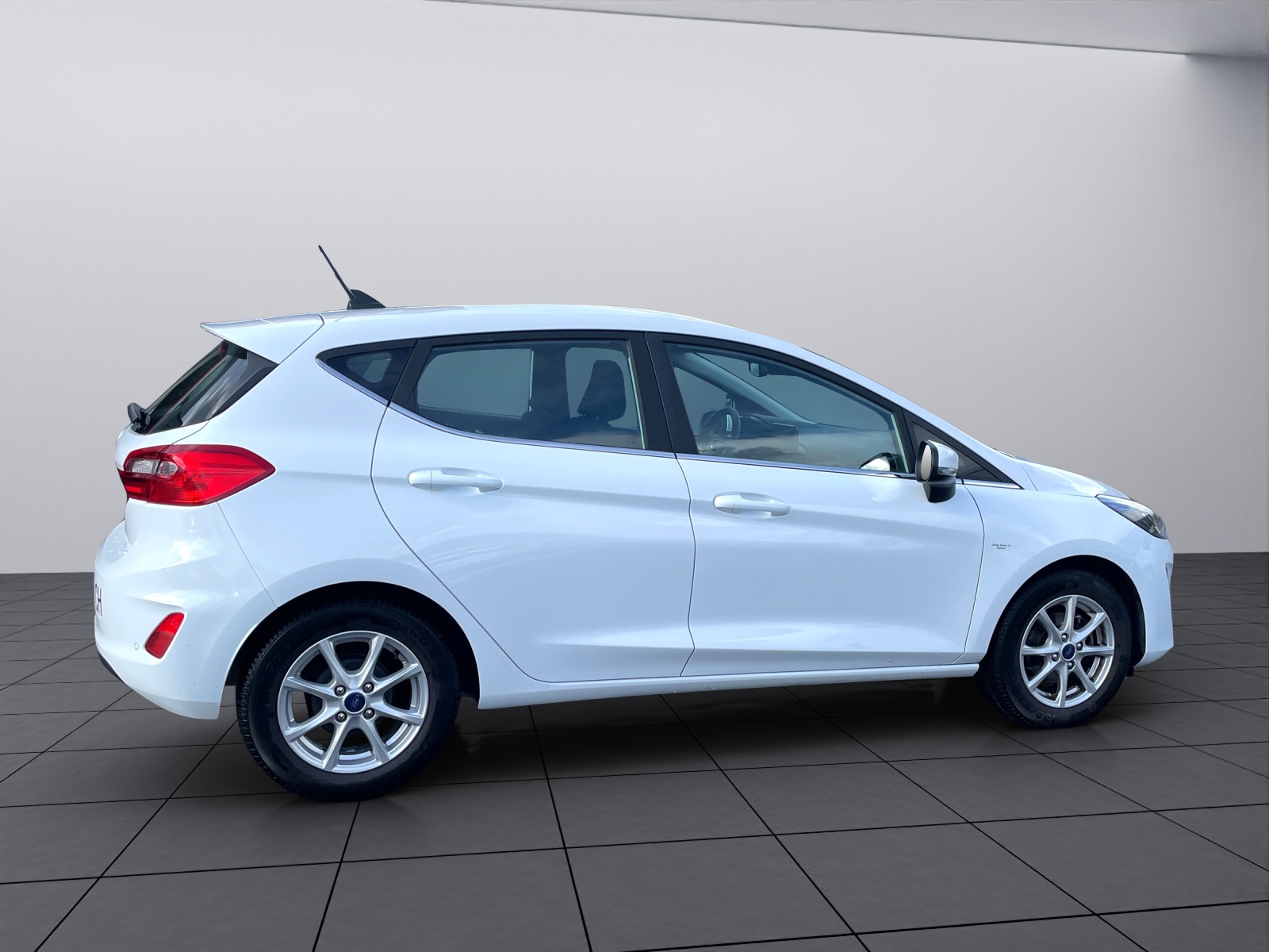 FORD Fiesta 1.0 EcoB Titanium-showroom-element-3