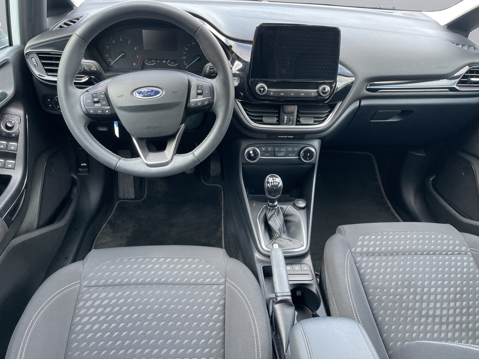 FORD Fiesta 1.0 EcoB Titanium-image-11