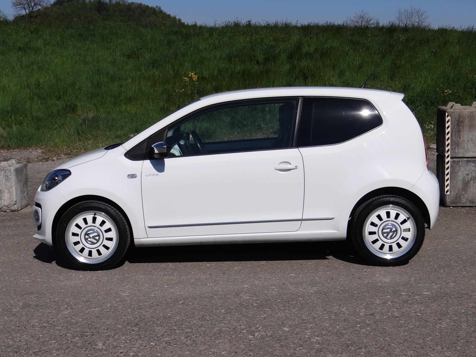 VW Up 1.0 white up