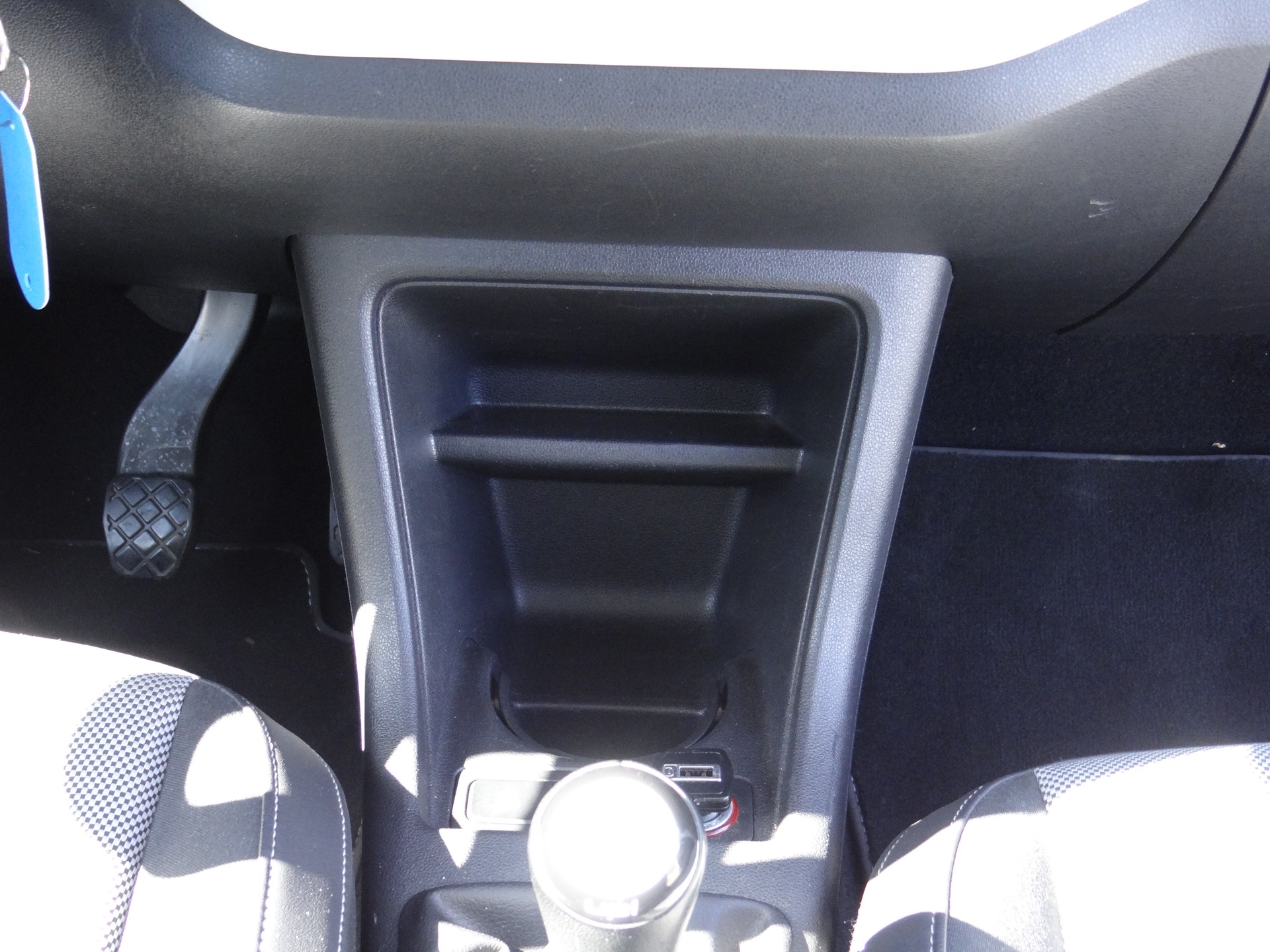 VW Up 1.0 white up-image-16