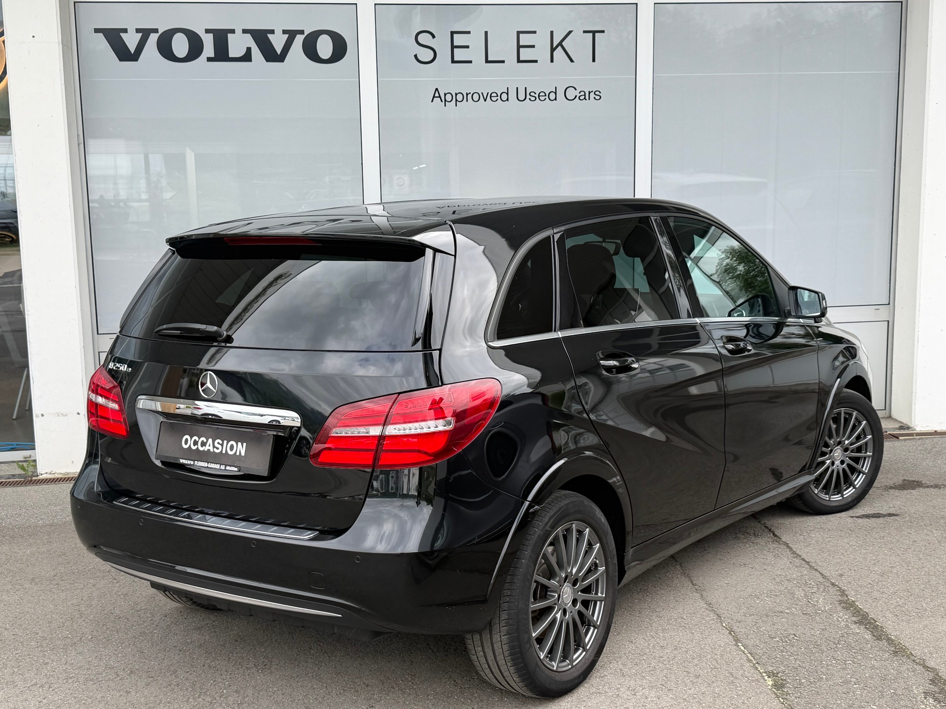 MERCEDES-BENZ B Electric Drive Urban-showroom-element-1