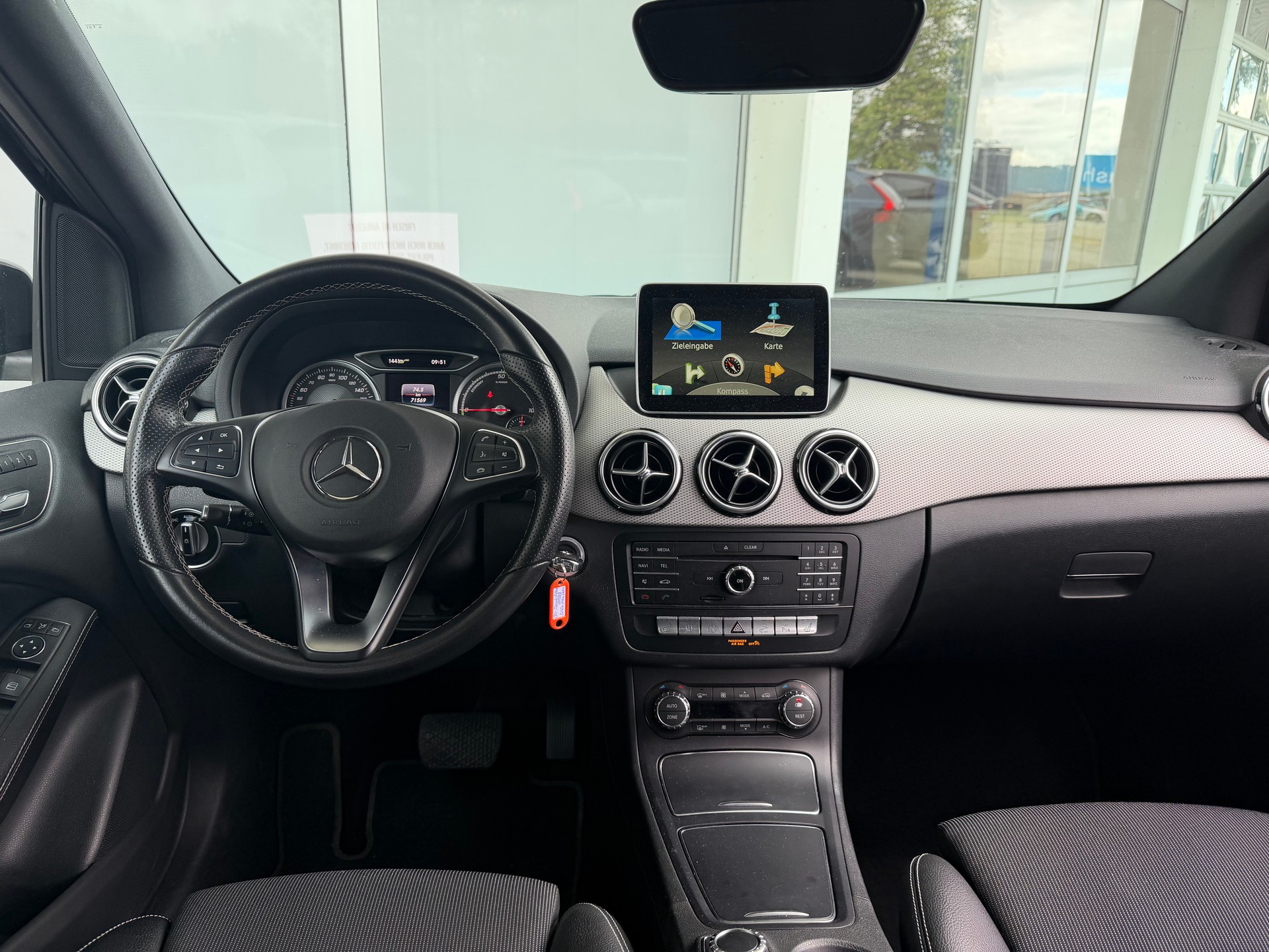 MERCEDES-BENZ B Electric Drive Urban-image-5