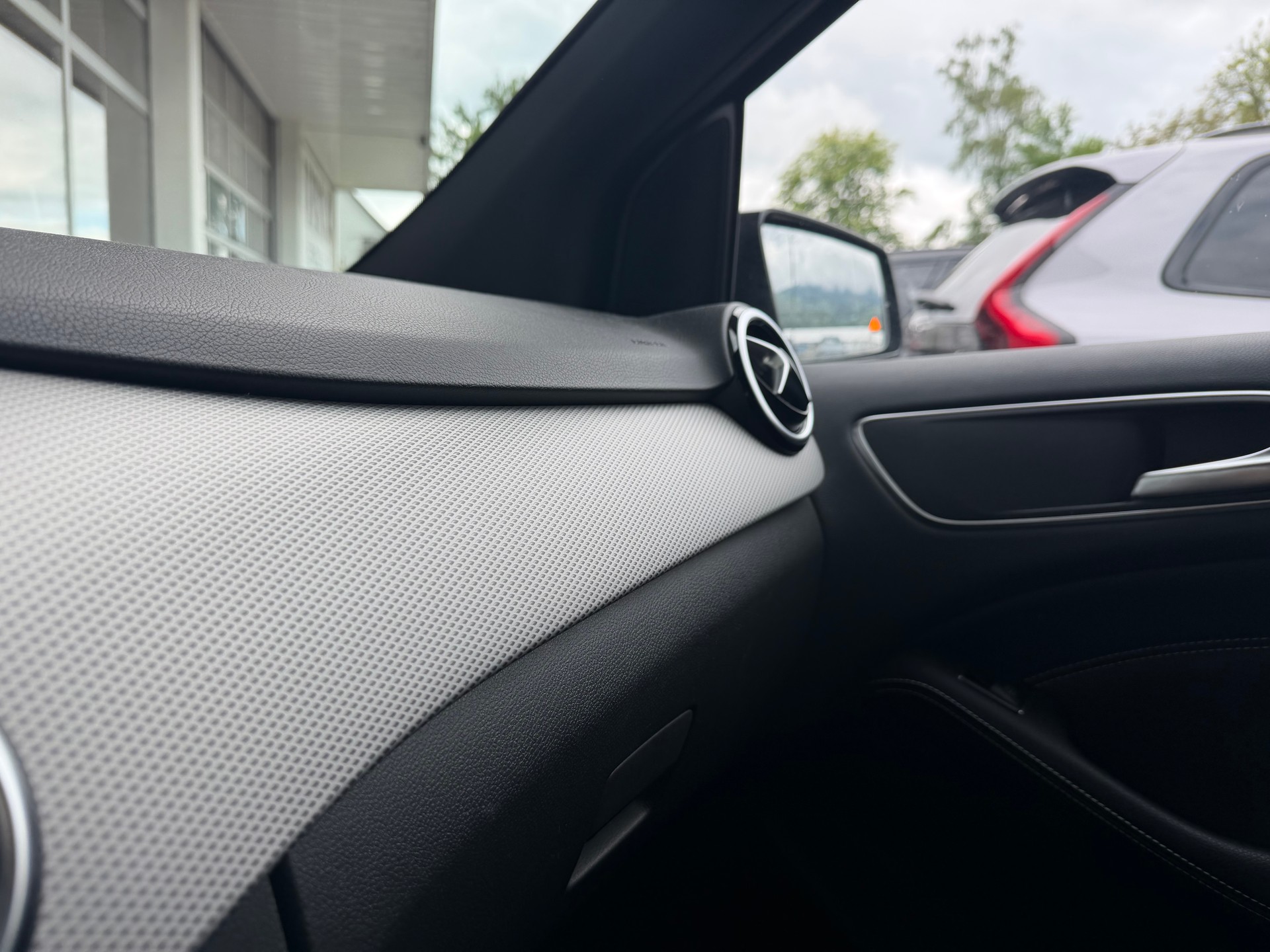 MERCEDES-BENZ B Electric Drive Urban-image-9