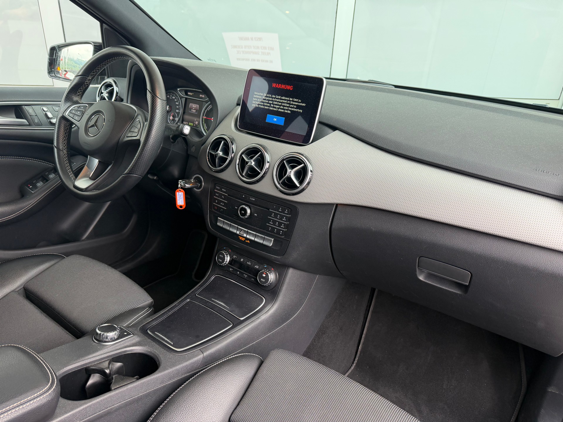MERCEDES-BENZ B Electric Drive Urban-showroom-element-2