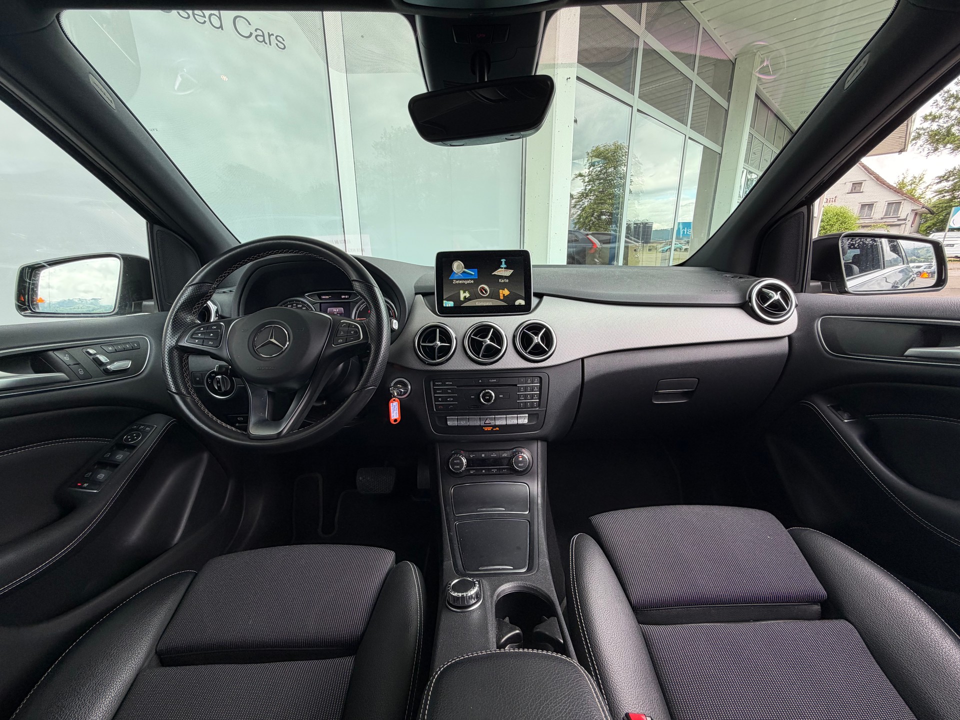 MERCEDES-BENZ B Electric Drive Urban-image-6