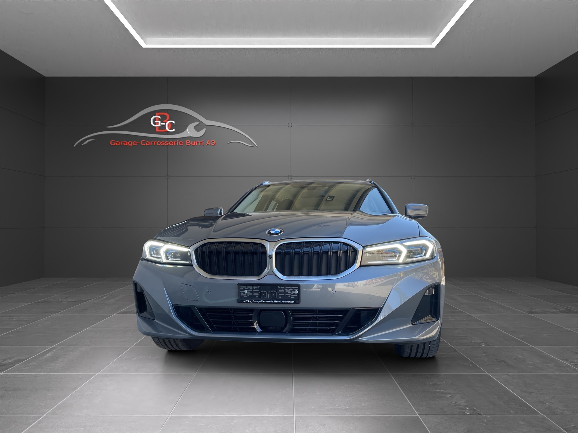 BMW 320d xDrive 48V Touring Steptronic-image-1