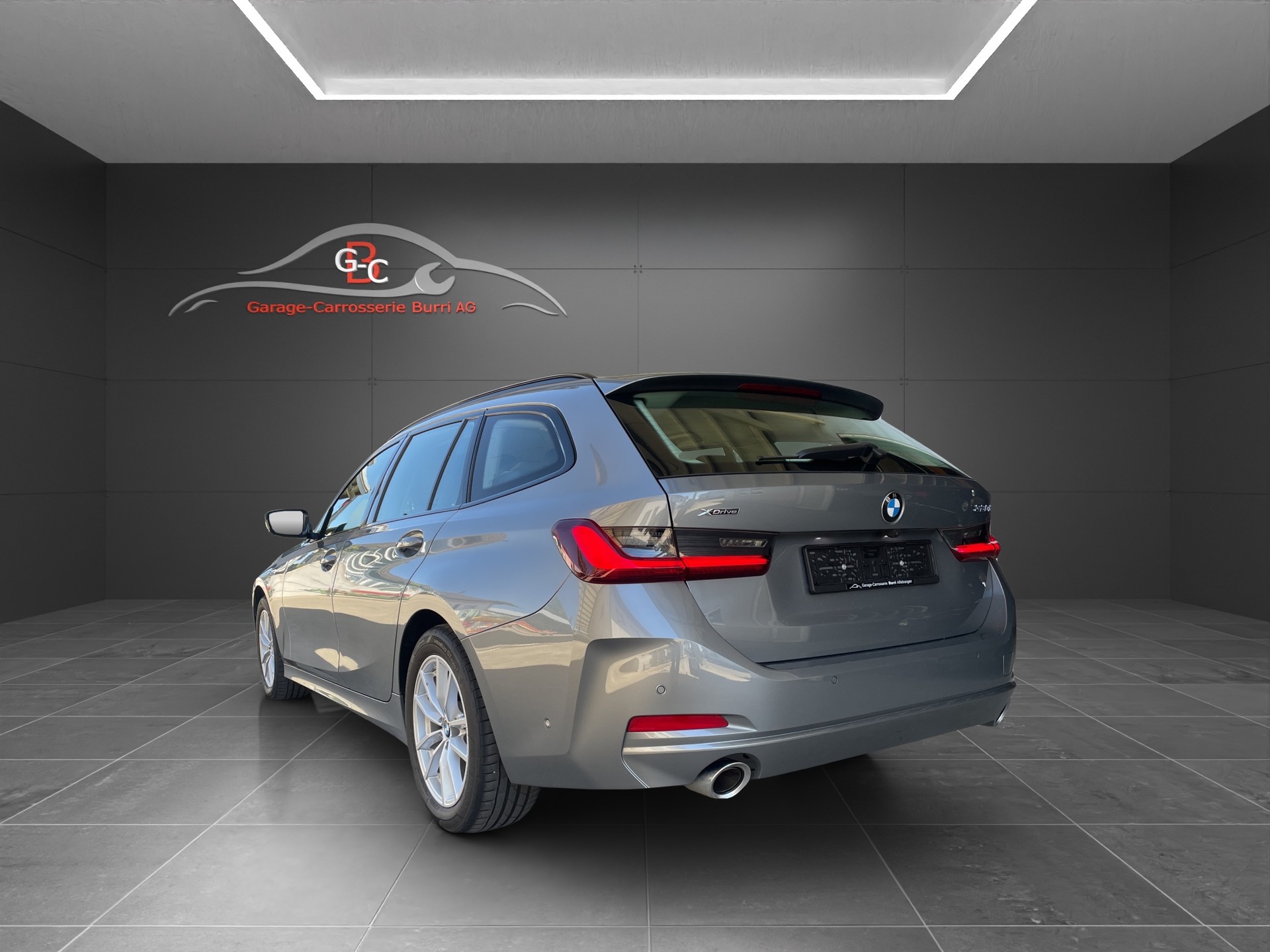 BMW 320d xDrive 48V Touring Steptronic-image-5