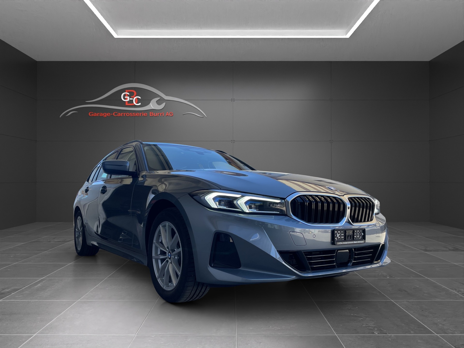 BMW 320d xDrive 48V Touring Steptronic-image-2