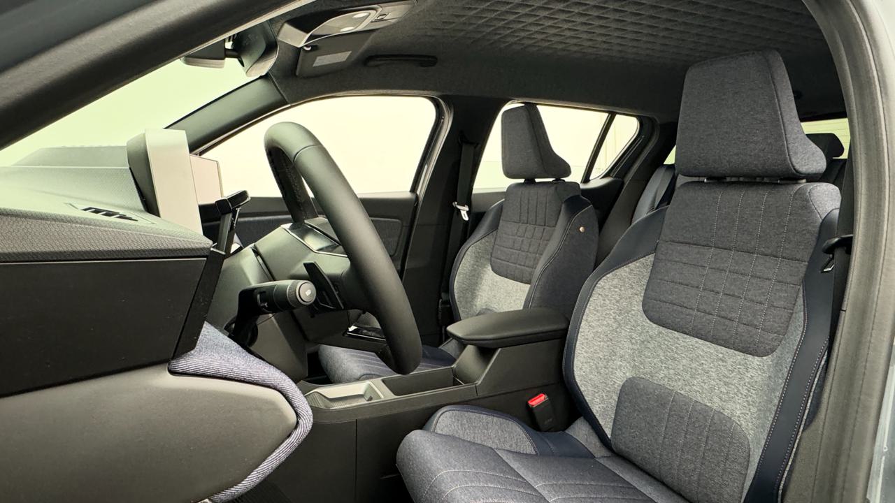 RENAULT R4 E-Tech Comfort Range 52 kWh Techno-image-4