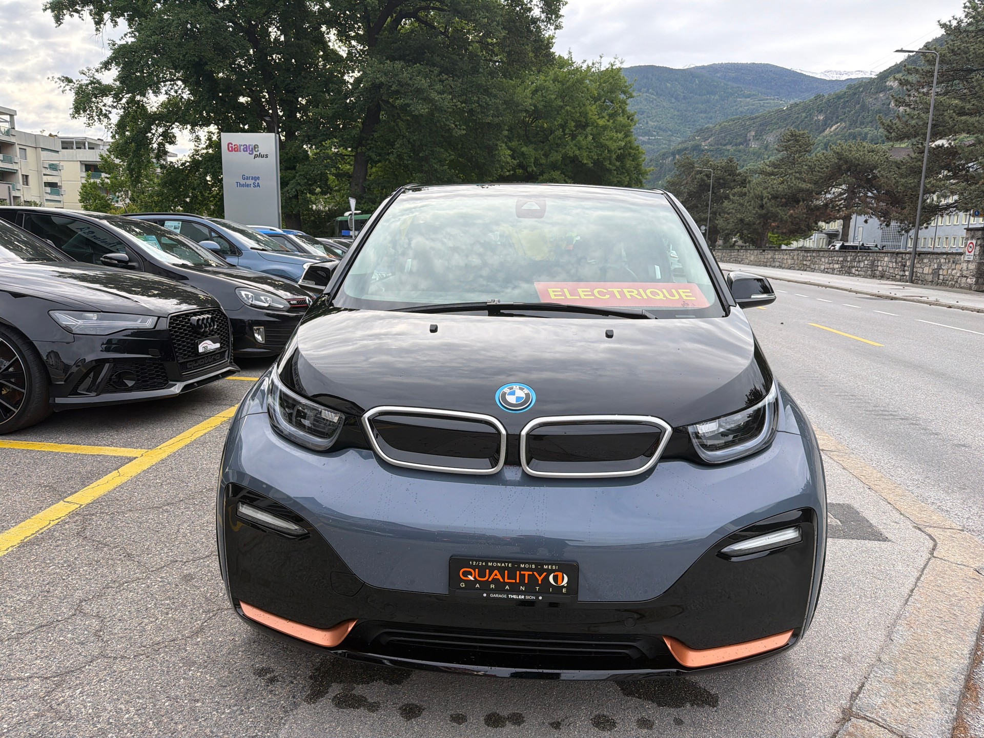 BMW i3s (120Ah) Unique Forever Edition-showroom-element-1