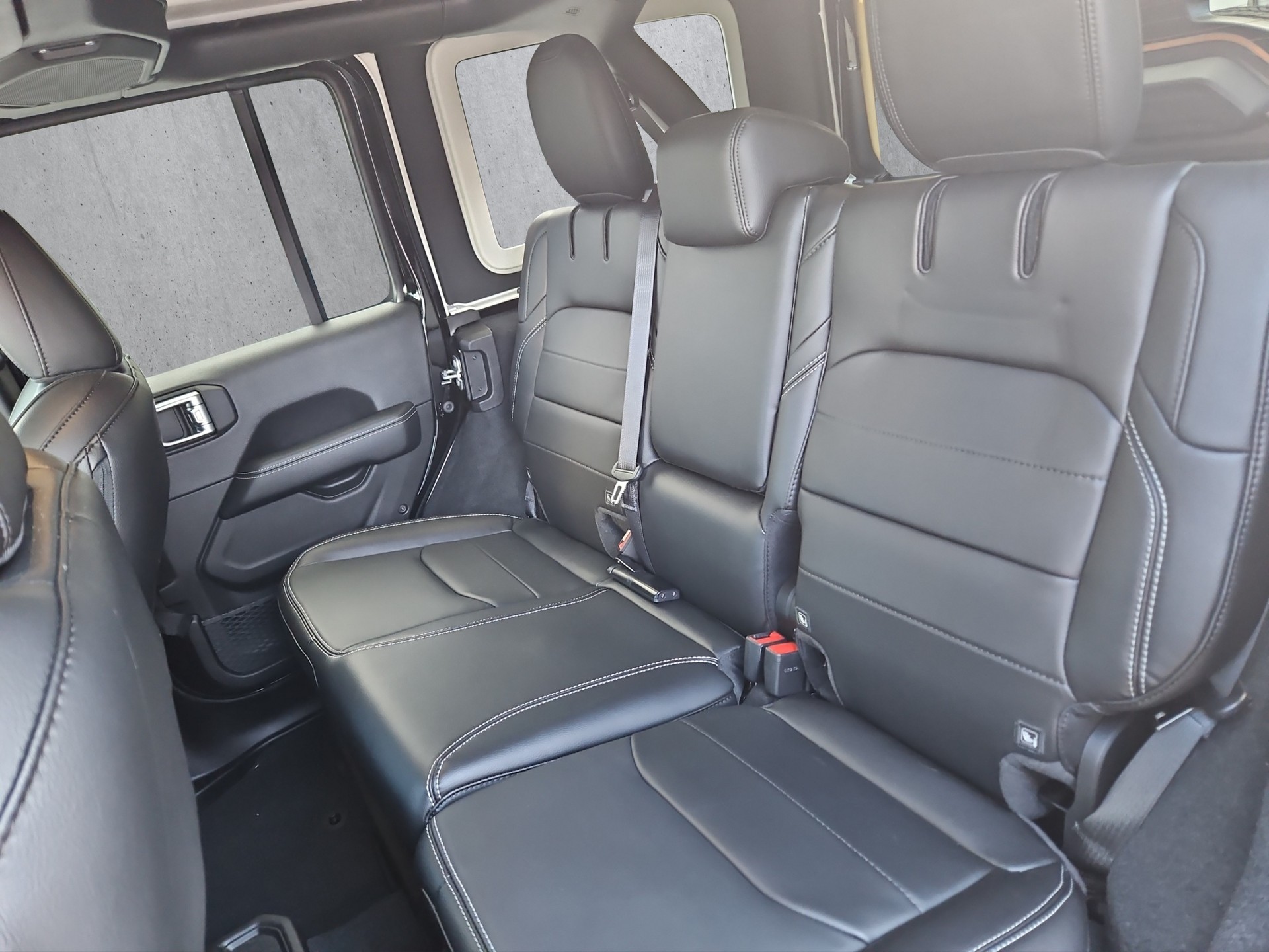 JEEP WRANGLER 4xe 2.0 380cv Sahara-image-11