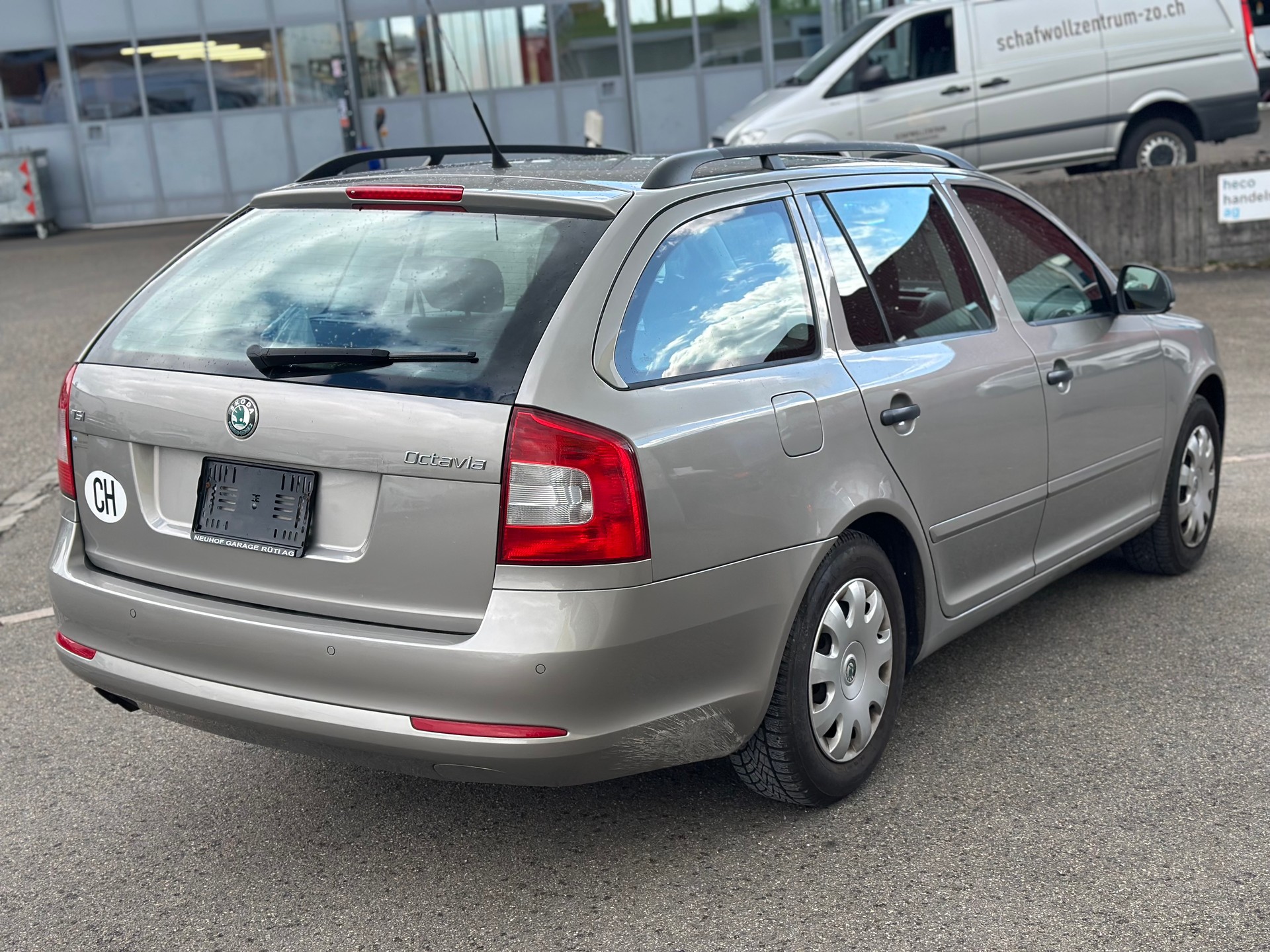 SKODA Octavia Combi 1.4 TSI Elegance-image-2
