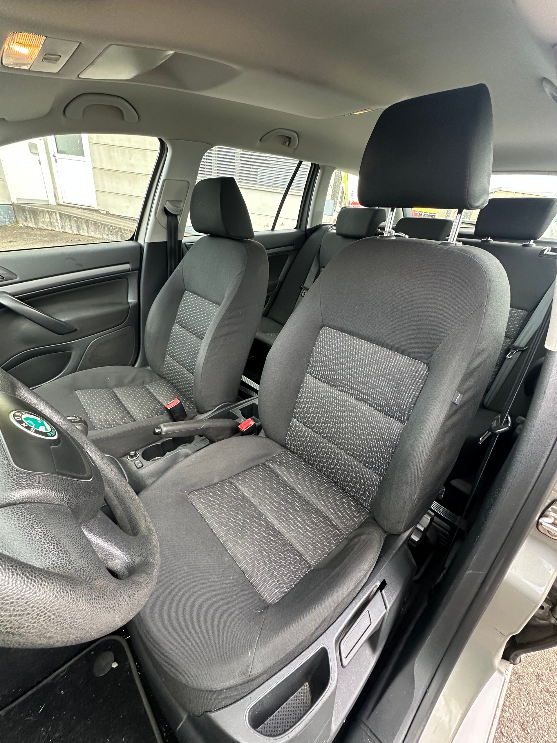 SKODA Octavia Combi 1.4 TSI Elegance-image-8