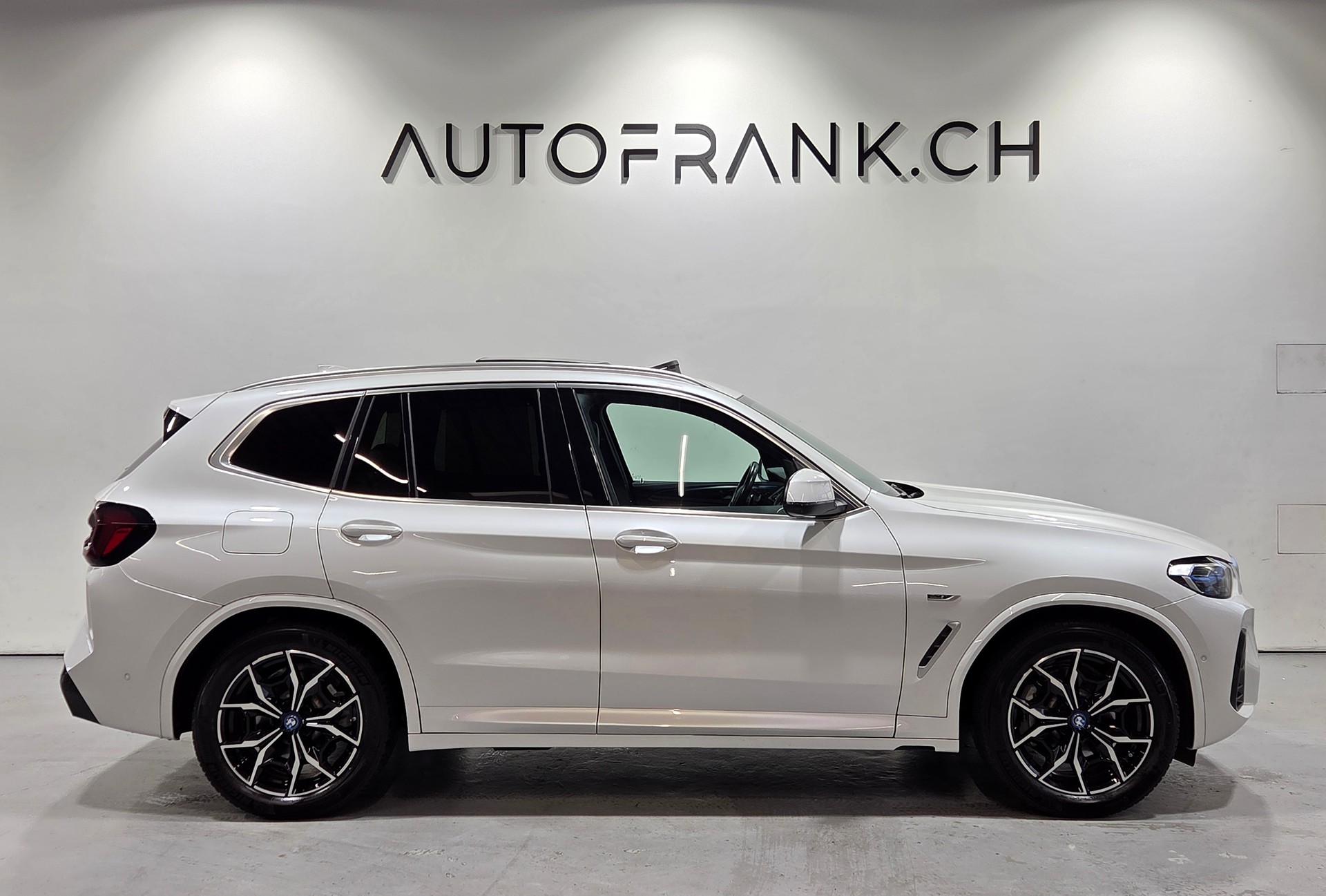 BMW X3 30e xDrive M-Sport-showroom-element-1