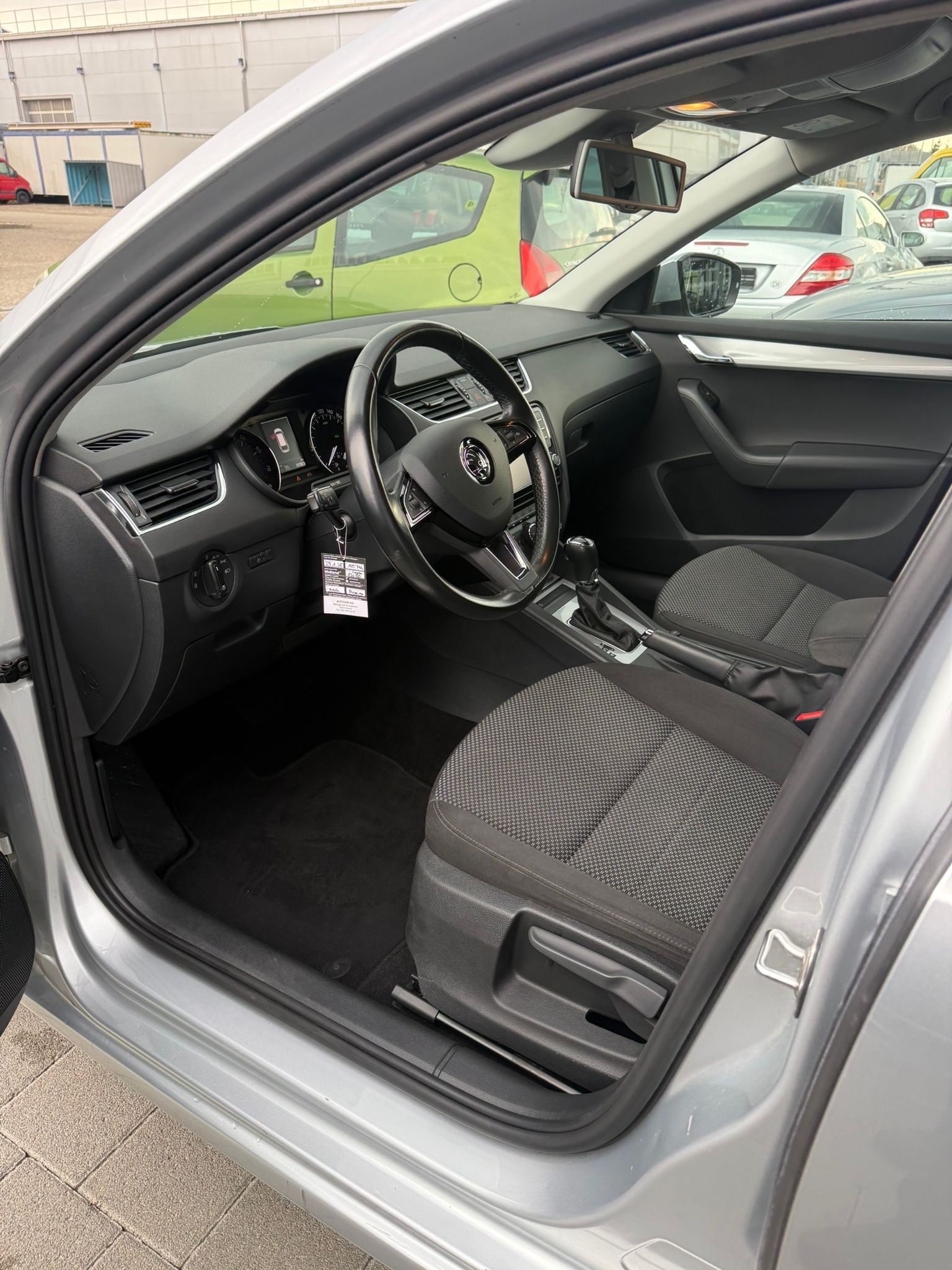 SKODA Octavia Combi 1.4 TSI Ambition DSG-image-10