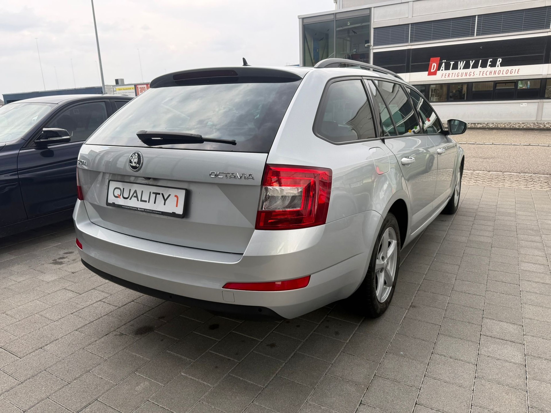 SKODA Octavia Combi 1.4 TSI Ambition DSG-image-4