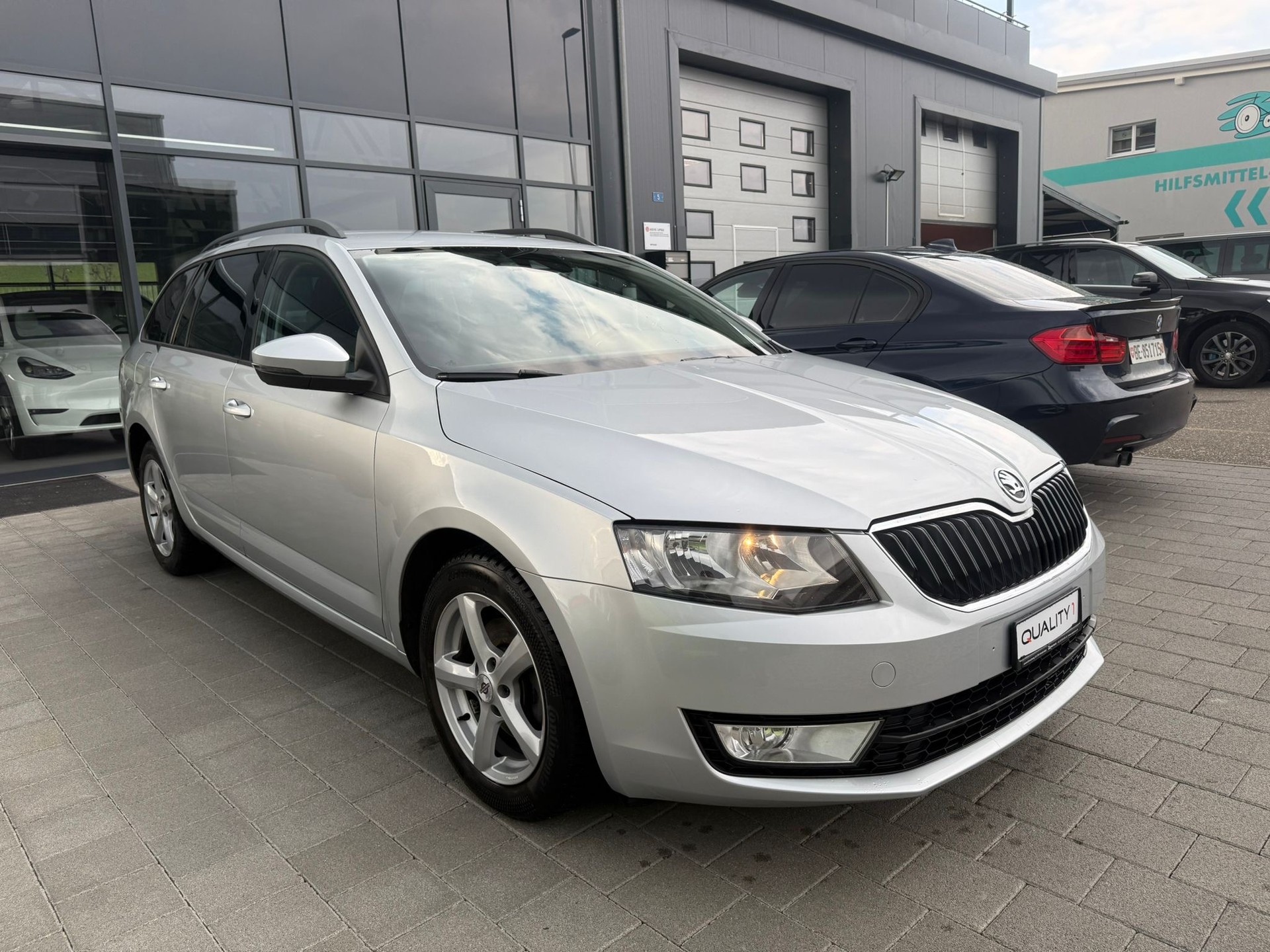 SKODA Octavia Combi 1.4 TSI Ambition DSG-image-9