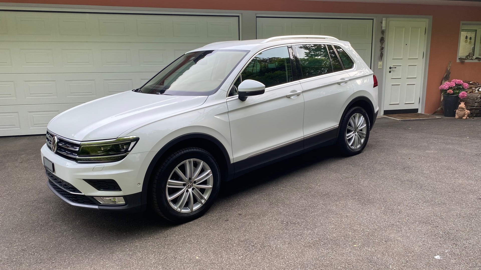 VW Tiguan 2.0 TDI SCR Highline 4Motion DSG-image-2
