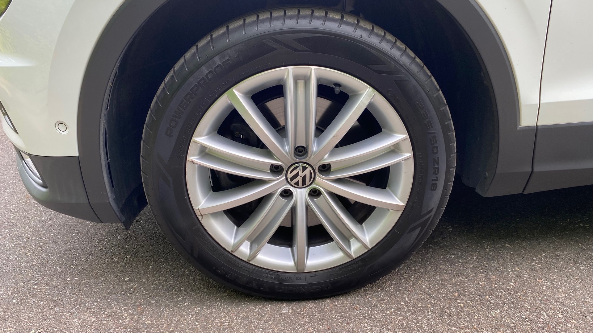 VW Tiguan 2.0 TDI SCR Highline 4Motion DSG-image-5